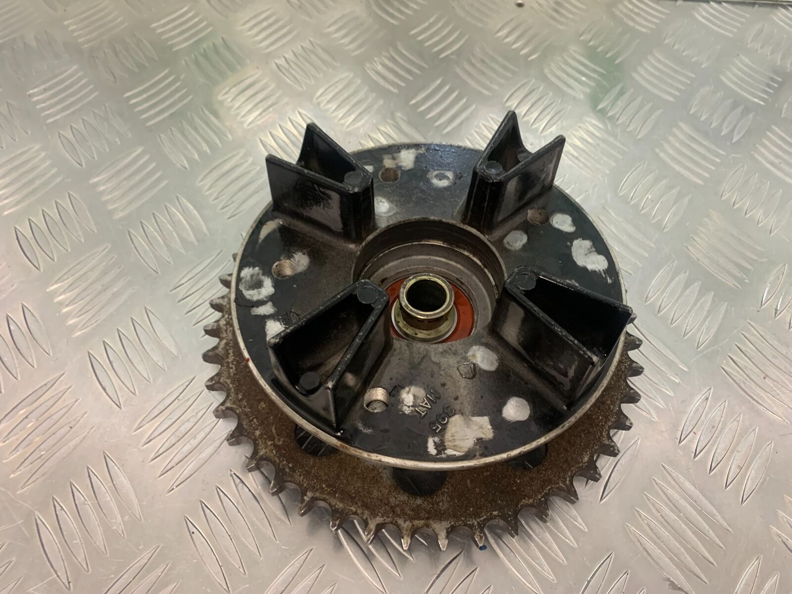 HONDA CBR1100 BLACKBIRD REAR SPROCKET CARRIER YEAR 1999-05 (STOCK 961)