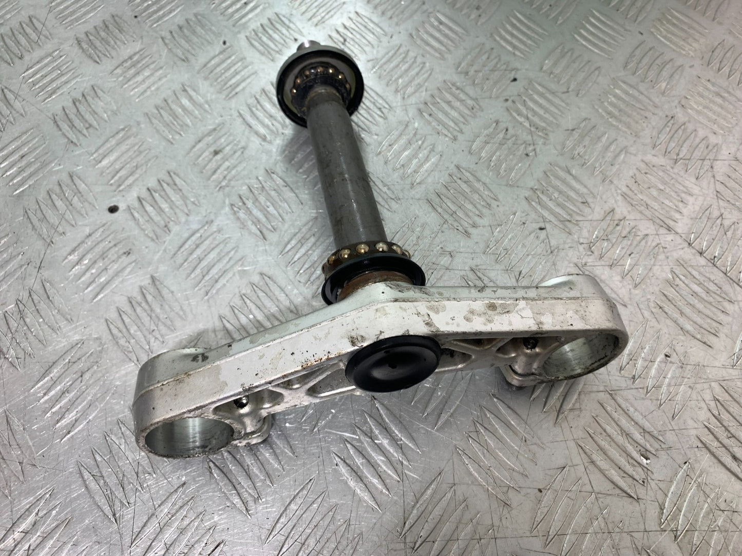 YAMAHA FZS1000 FAZER BOTTOM YOKE  YEAR 2001-05 (CMB1275)