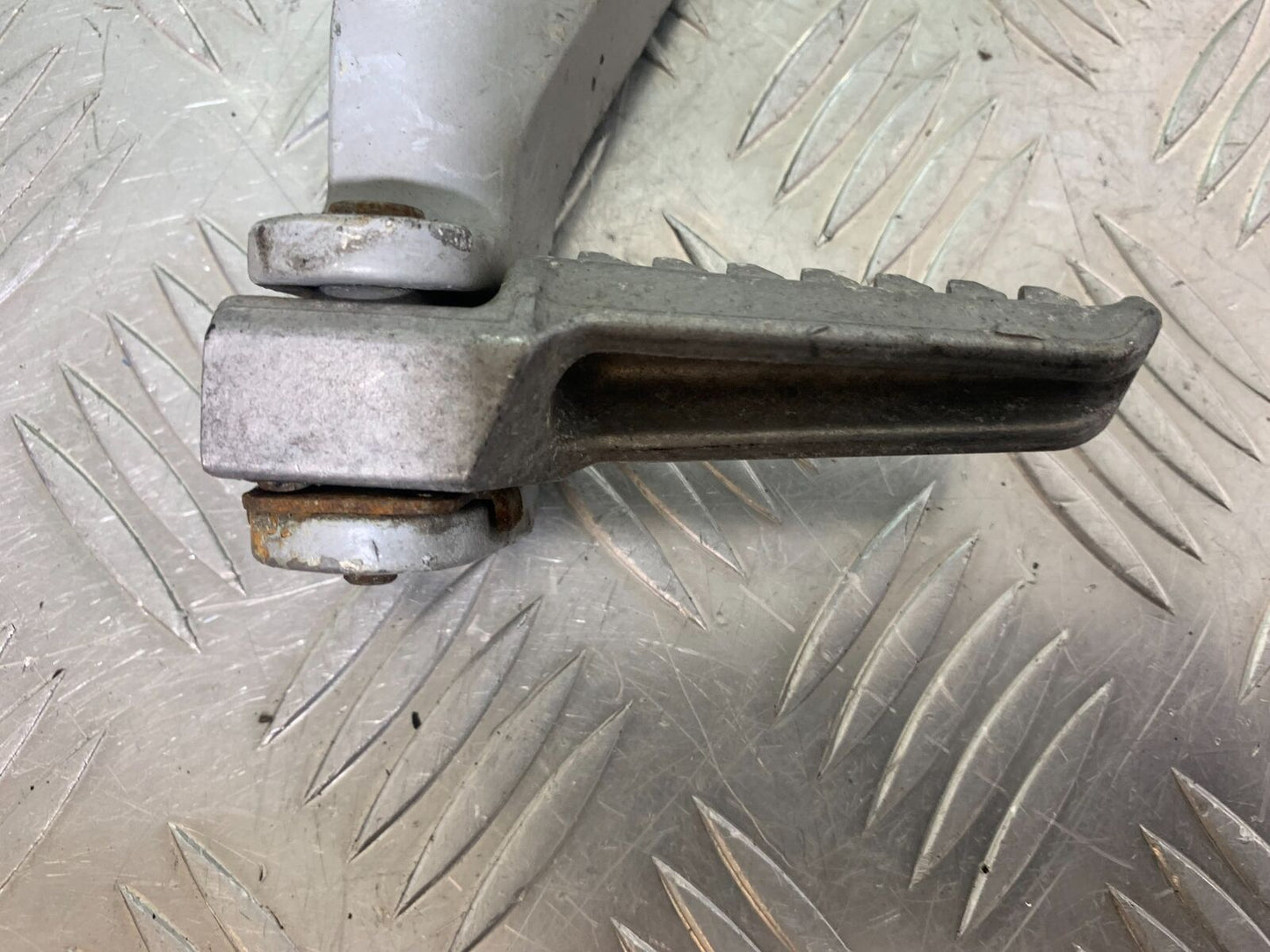KAWASAKI ZX6R ZX6 J RIGHT REAR HANGER  YEAR 2000 (CMB1129)