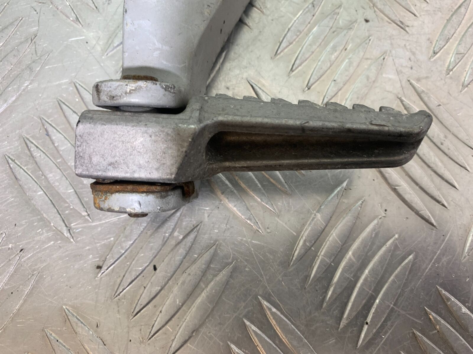 KAWASAKI ZX6R ZX6 J RIGHT REAR HANGER  YEAR 2000 (CMB1129)