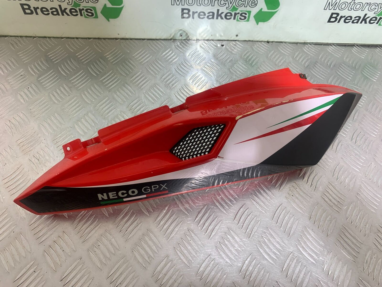NECO GPX125 RIGHT SEAT PANEL YEAR 2016-2021(CMB1052)