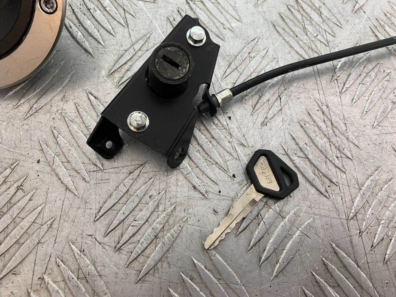 KAWASAKI ER6 N PETROL CAP SEAT LOCK KEY YEAR 2012-2017 (CMB1324)