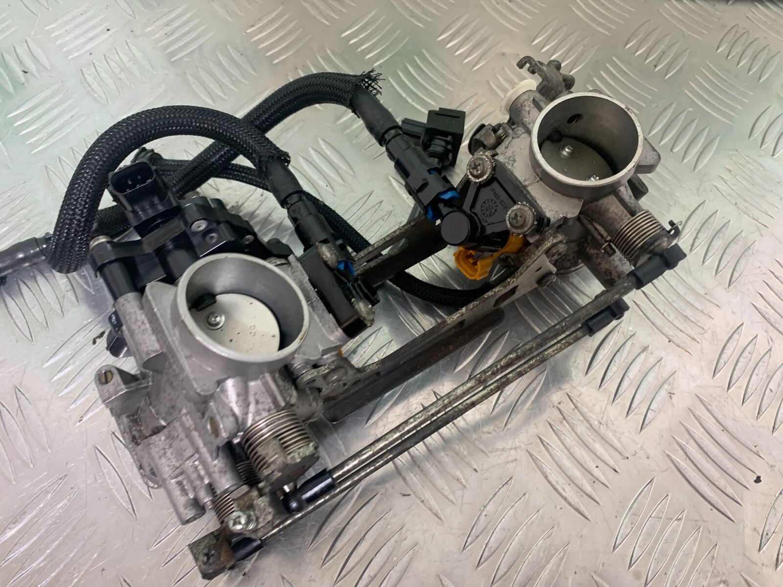 SUZUKI DL 650 V-STROM THROTTLE BODIES YEAR 2016 (STOCK 996)