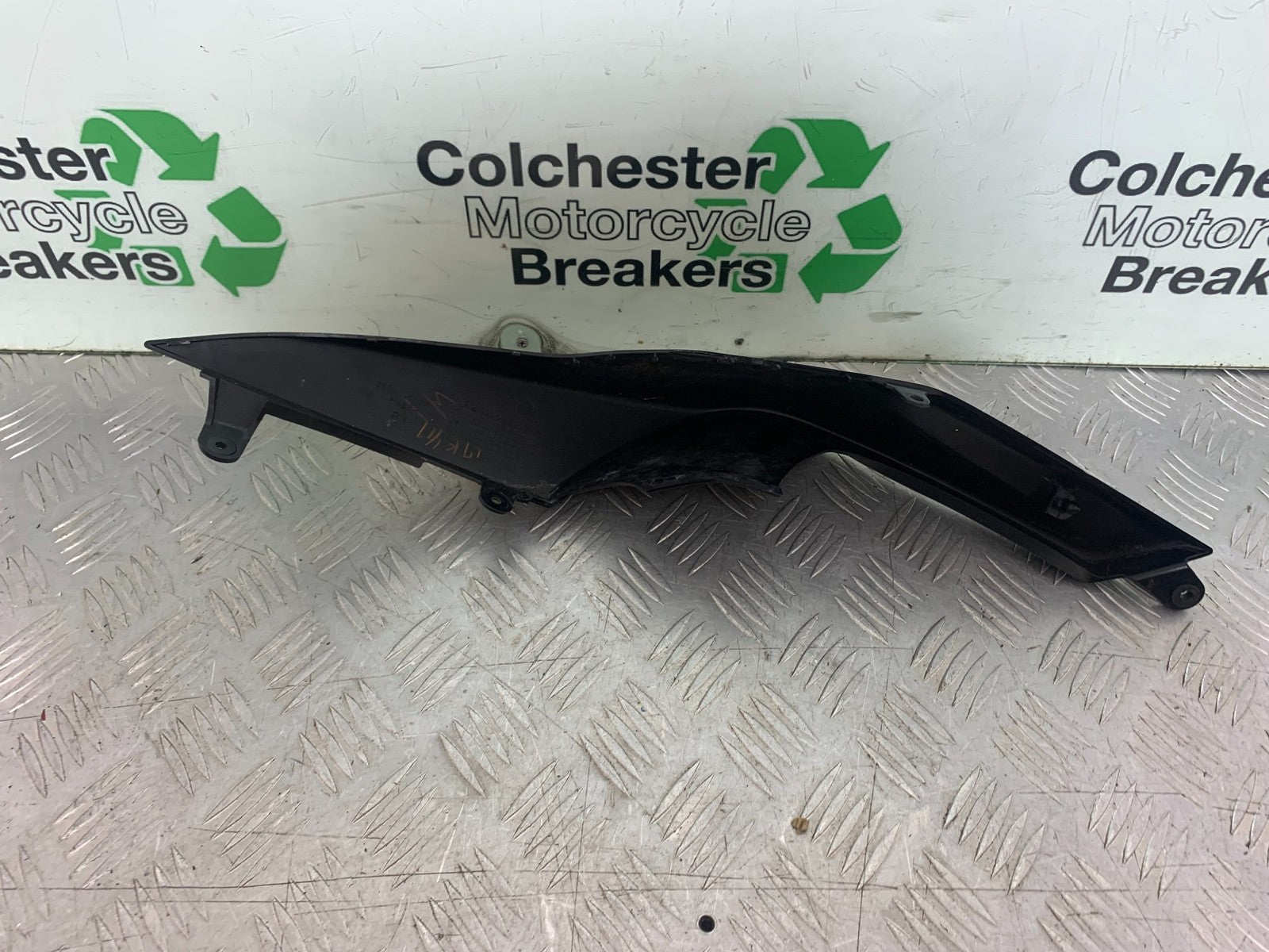 KAWASAKI ZX10R ZX10 R RIGHT SEAT PANEL  2008-2010 (CMB1206)