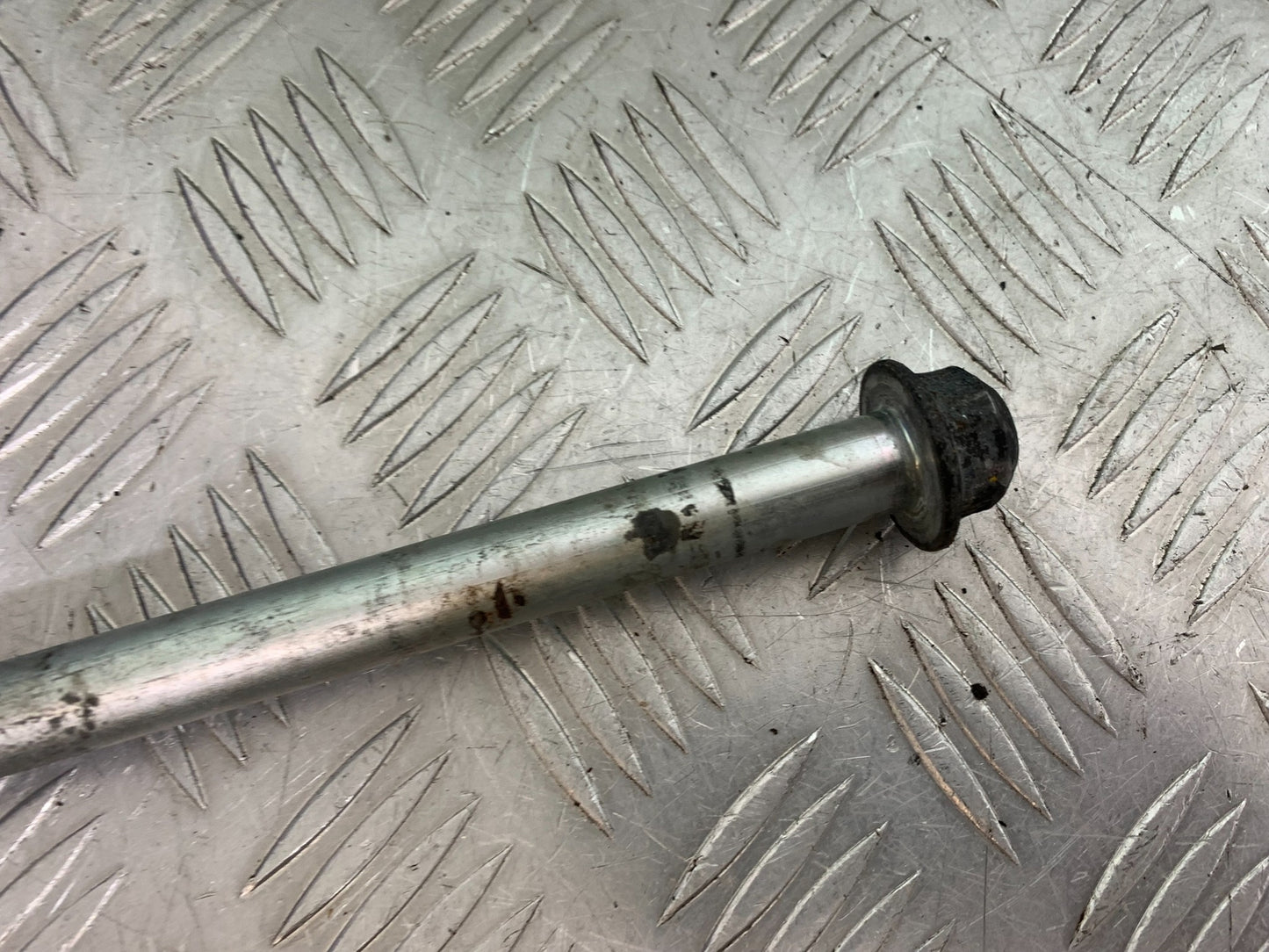 HARLEY DAVIDSON FXS BLACKLINE 1585 SWINGARM SPINDLE YEAR 2012 (CMB1147)