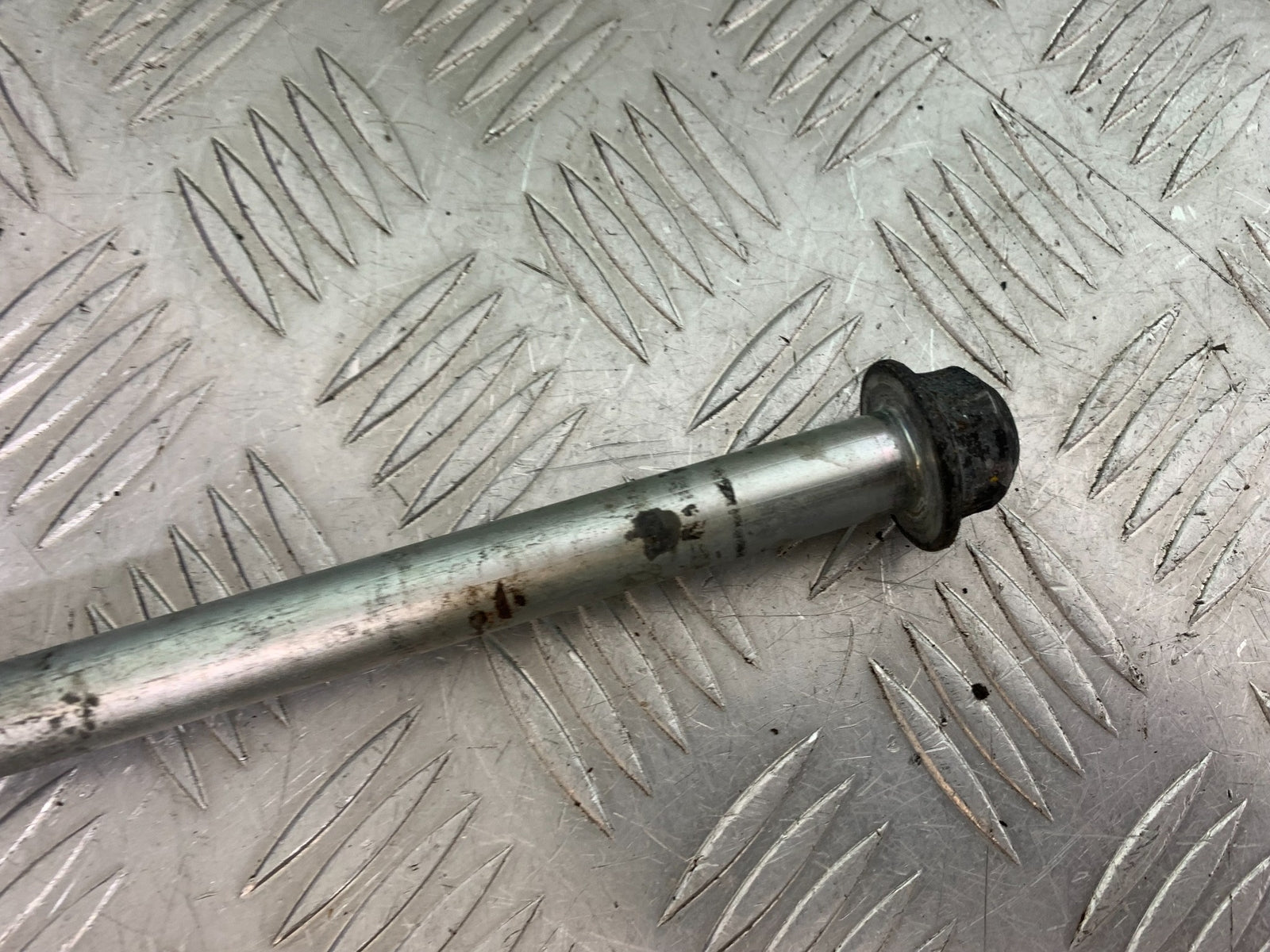 HARLEY DAVIDSON FXS BLACKLINE 1585 SWINGARM SPINDLE YEAR 2012 (CMB1147)