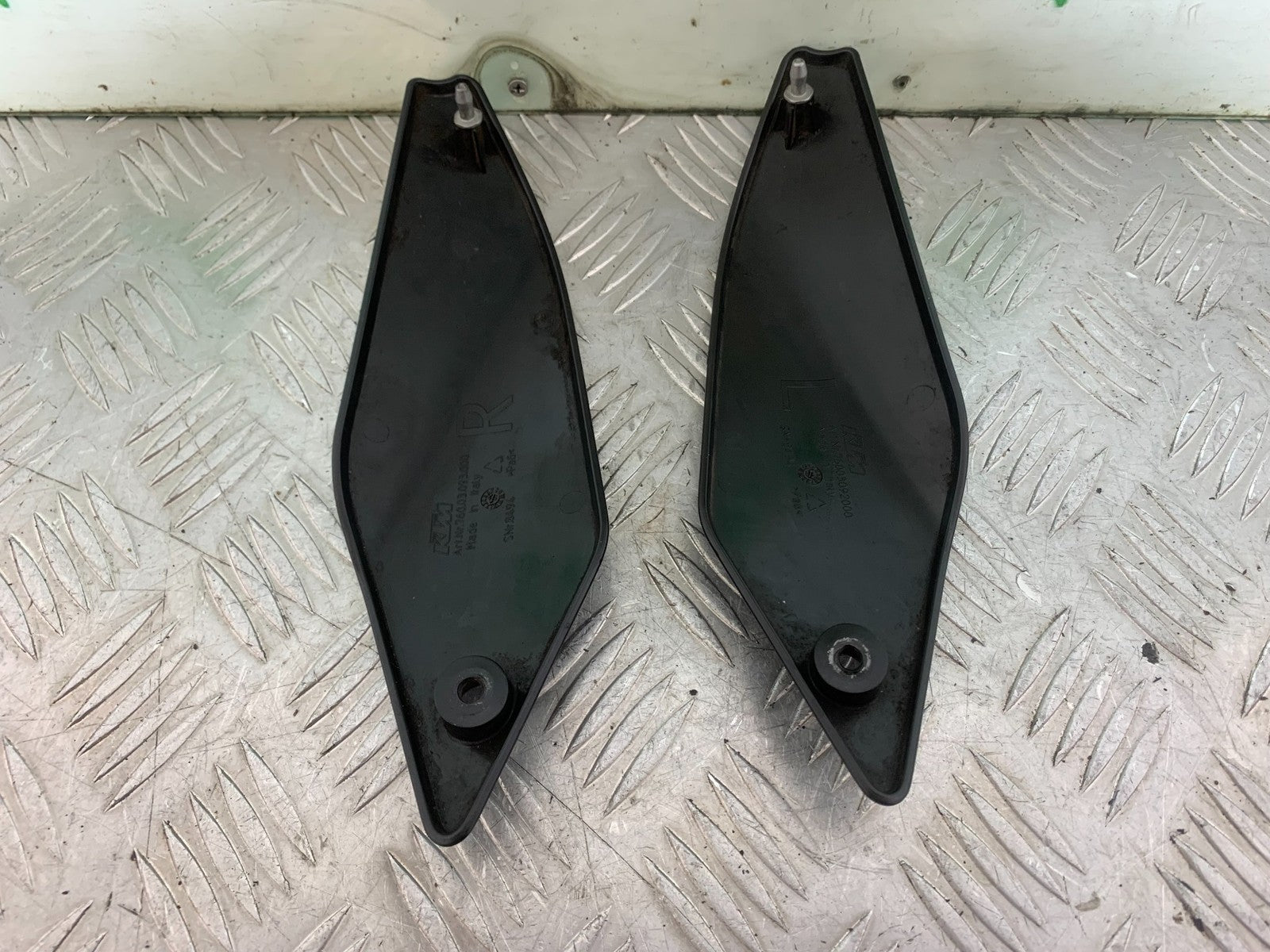 KTM 690 DUKE R LC4 LEFT AND RIGHT FAIRING COVER INFILL YEAR 2012-2015  (CMB1180)