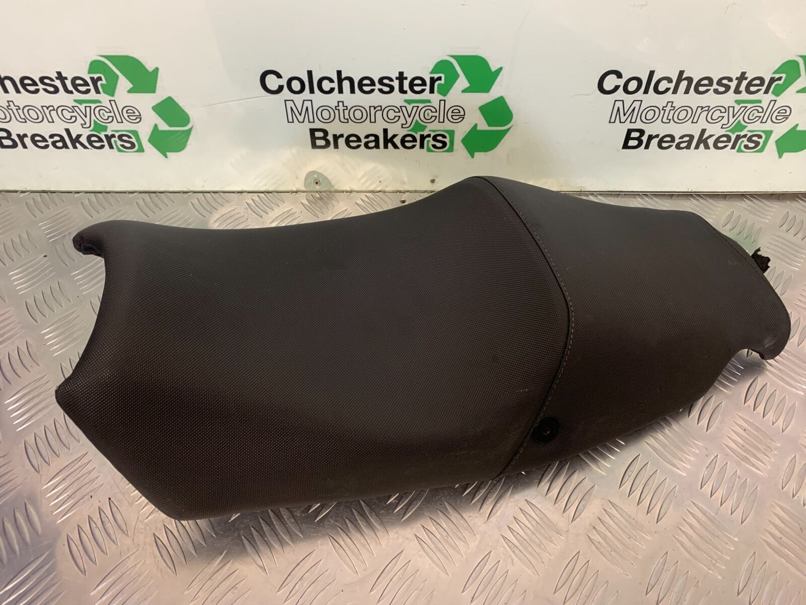 TRIUMPH 1050 SPRINT SEAT  YEAR 2004-2007 (STOCK 956)