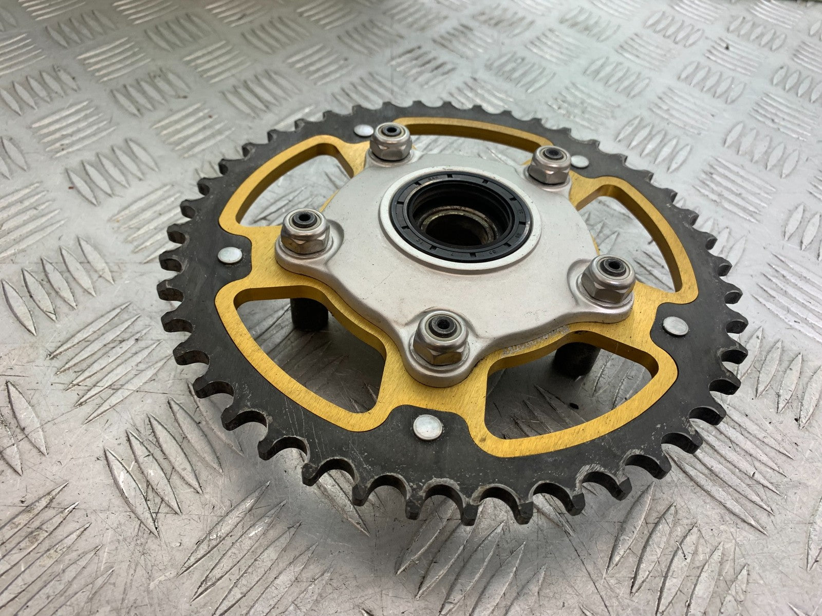 APRILIA TUONO 1000 V4R REAR SPROCKET CARRIER  YEAR 2011-13  (CMB1316)