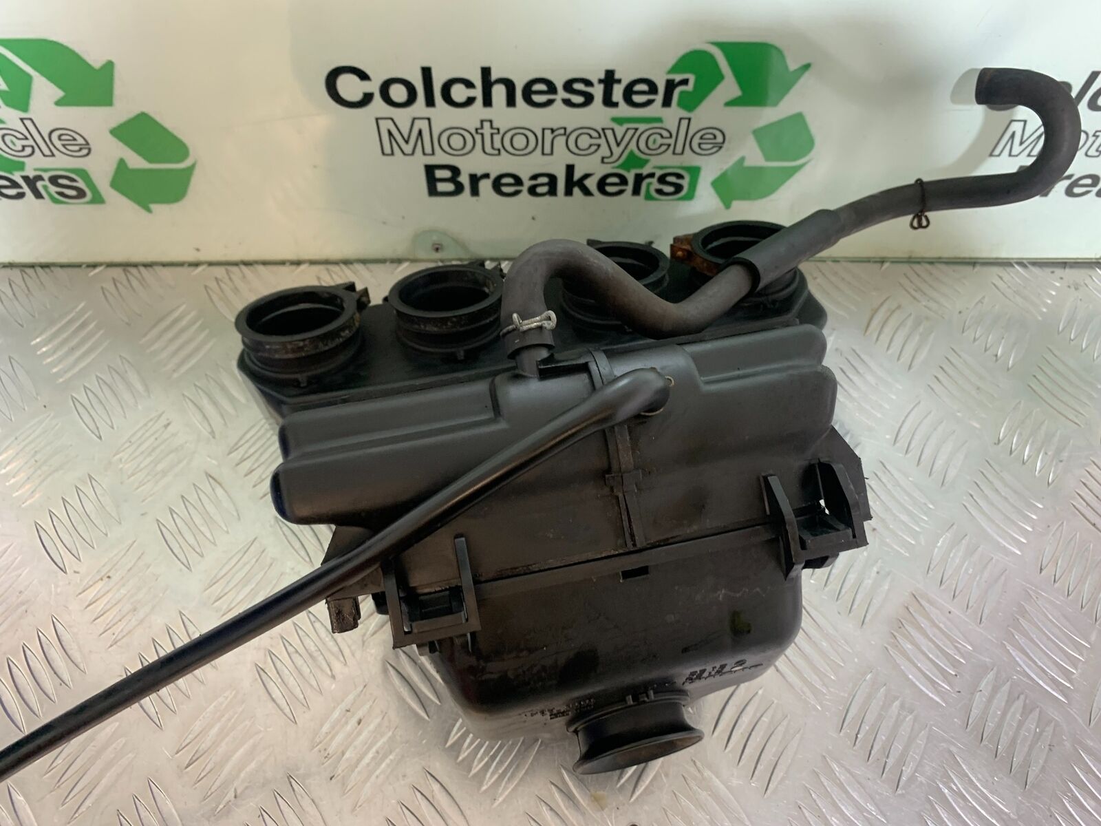 SUZUKI RF900 RF 900 AIRBOX  YEAR 1994-1999 (CMB1020)