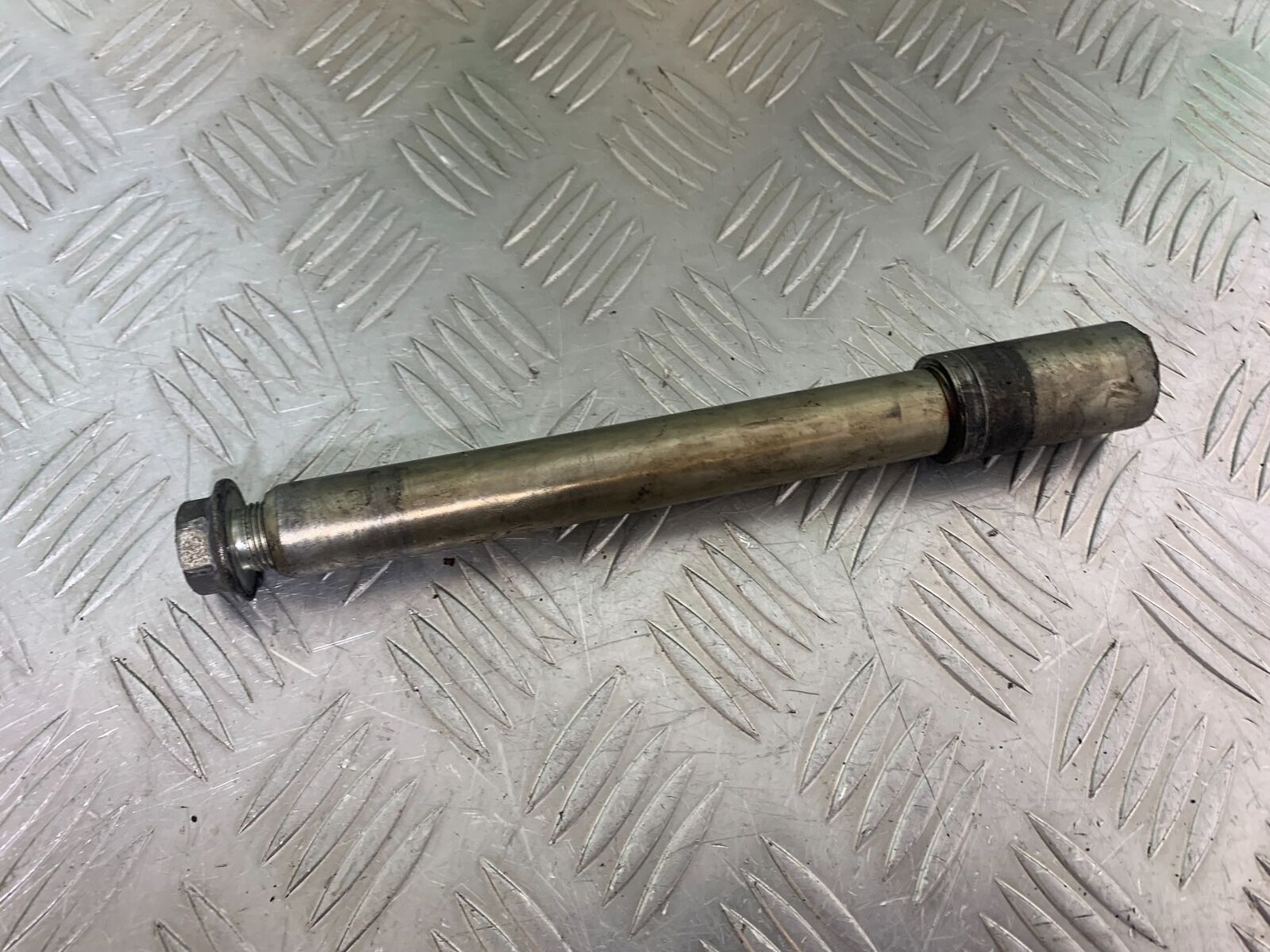 SUZUKI GSF1250 GSF 1250 BANDIT FRONT WHEEL SPINDLE  YEAR 2007-2011 (CMB1125)
