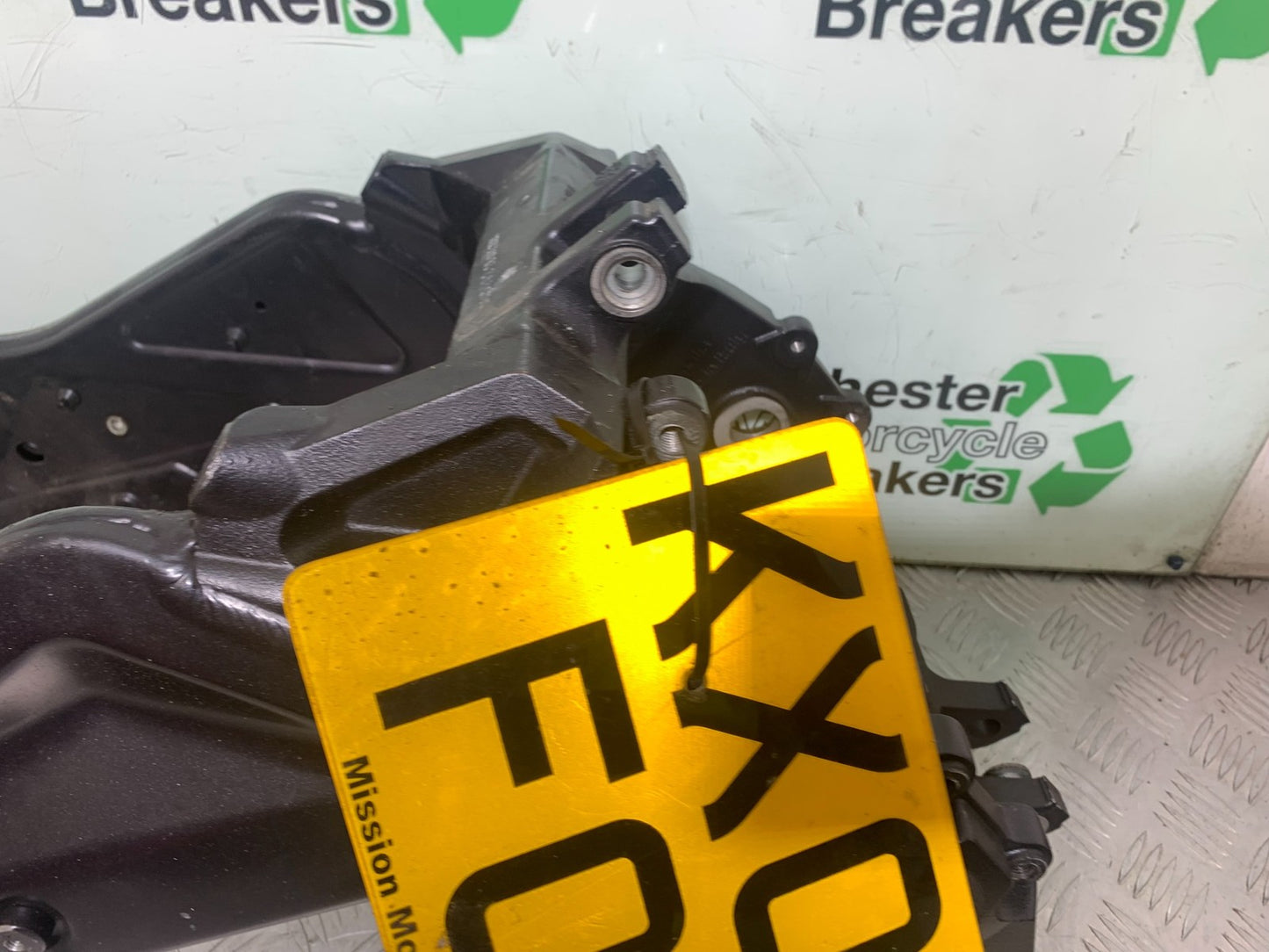 APRILIA RSV1000 R FACTORY MILLE FRAME REG LOG BOOK    2004-09 (CMB1203)