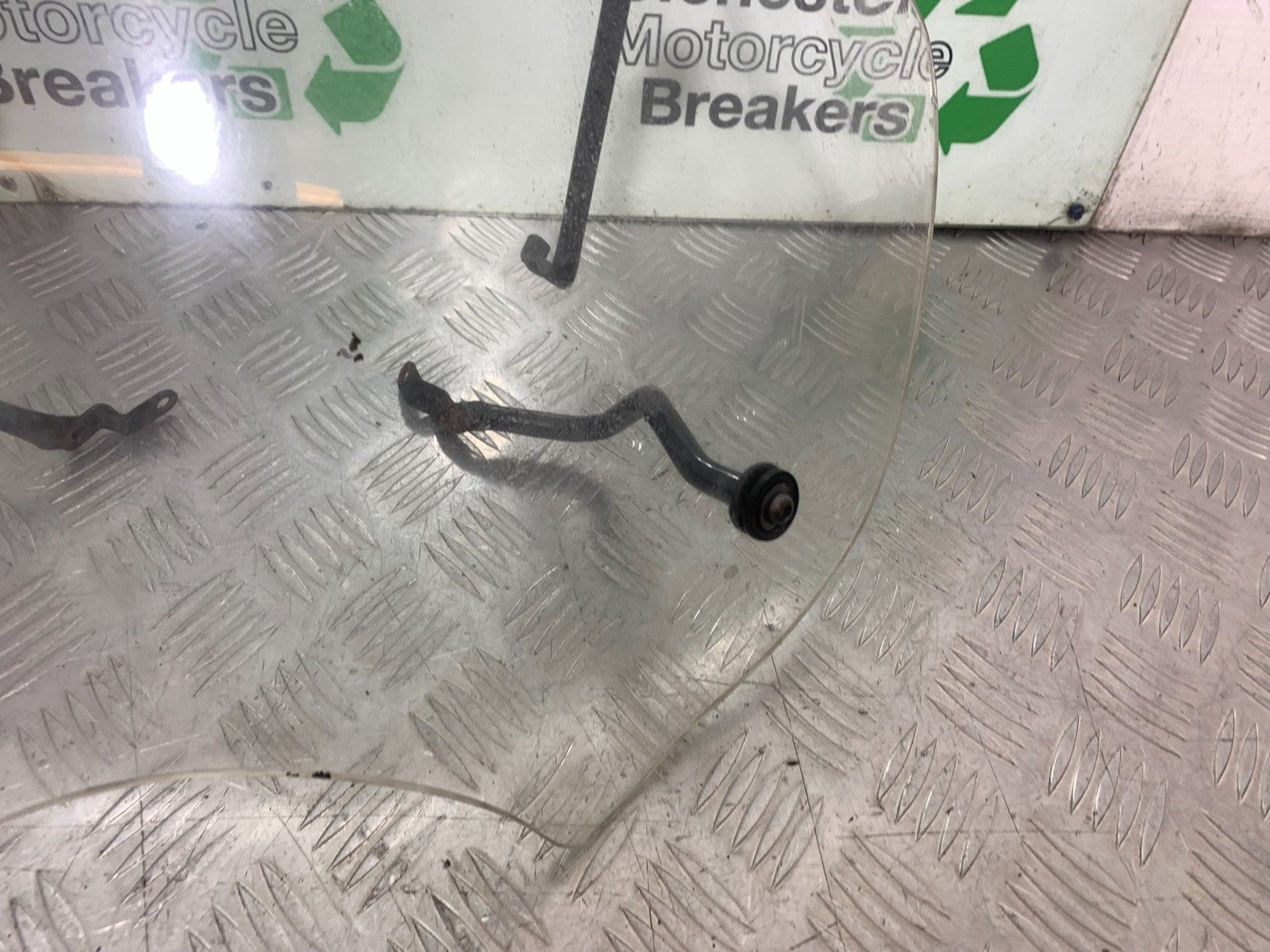 BMW R850 R R850R SCREEN AND BRACKETS   YEAR 1994-2002 (CMB1170)