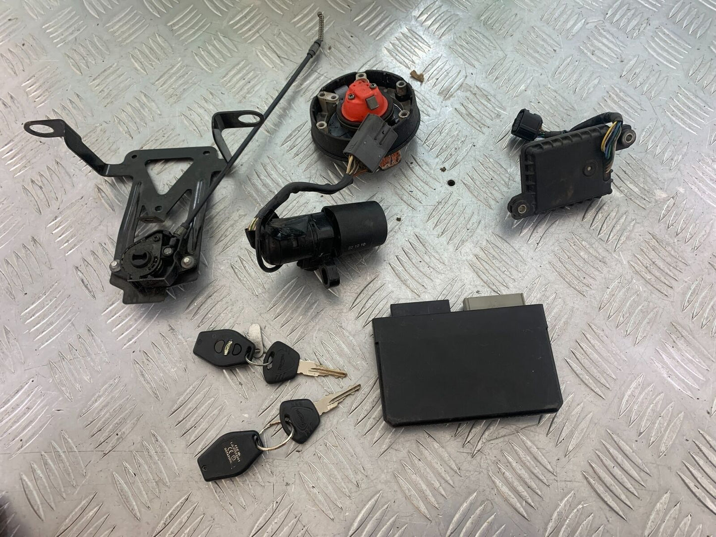 TRIUMPH TIGER 800 ECU LOCKS KEYS (NON ABS)  YEAR 2011-2013  (CMB1113)