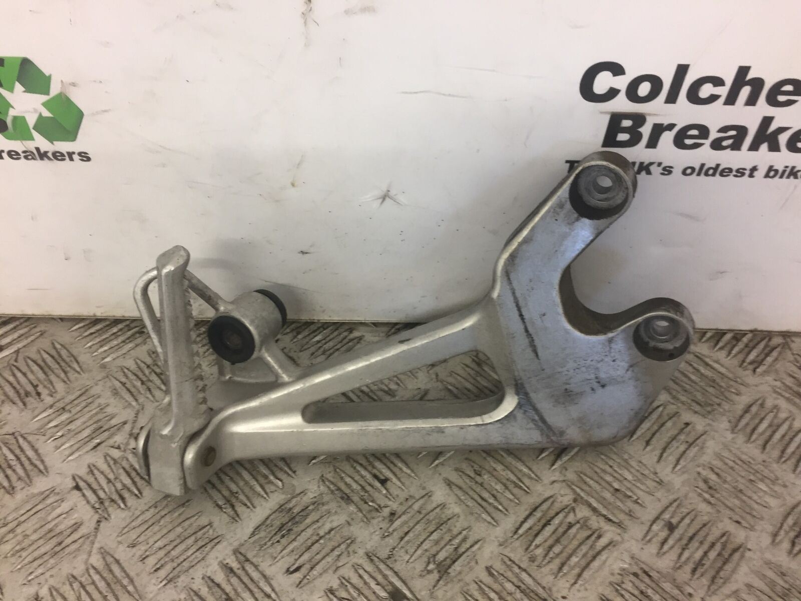 HONDA VFR800 VFR 800 RIGHT REAR HANGER AND PEG   YEAR 1998-2001 (PRE V-TEC)
