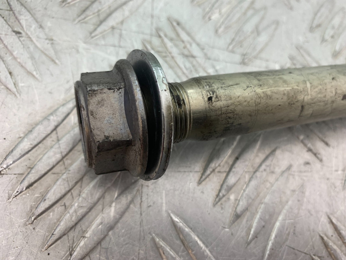 YAMAHA YZF R1 4C8 SWINGARM SPINDLE YEAR 2007-2008 (CMB1237)