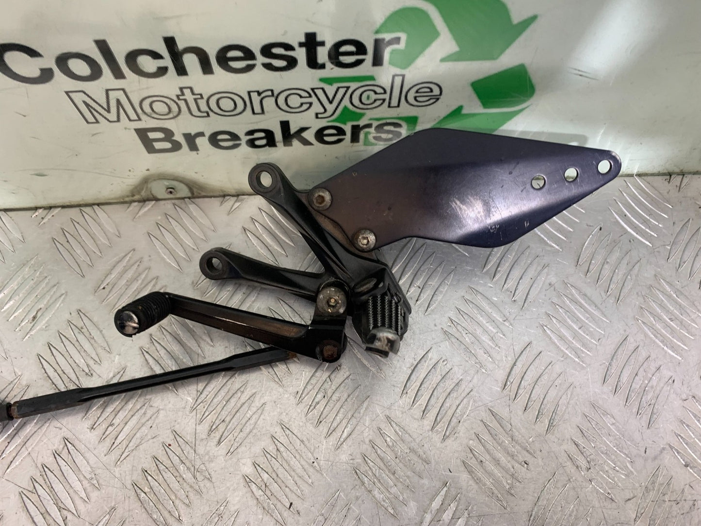 KAWASAKI ZX10R ZX10 R FRONT LEFT HANGER   2008-2010 (CMB1301)