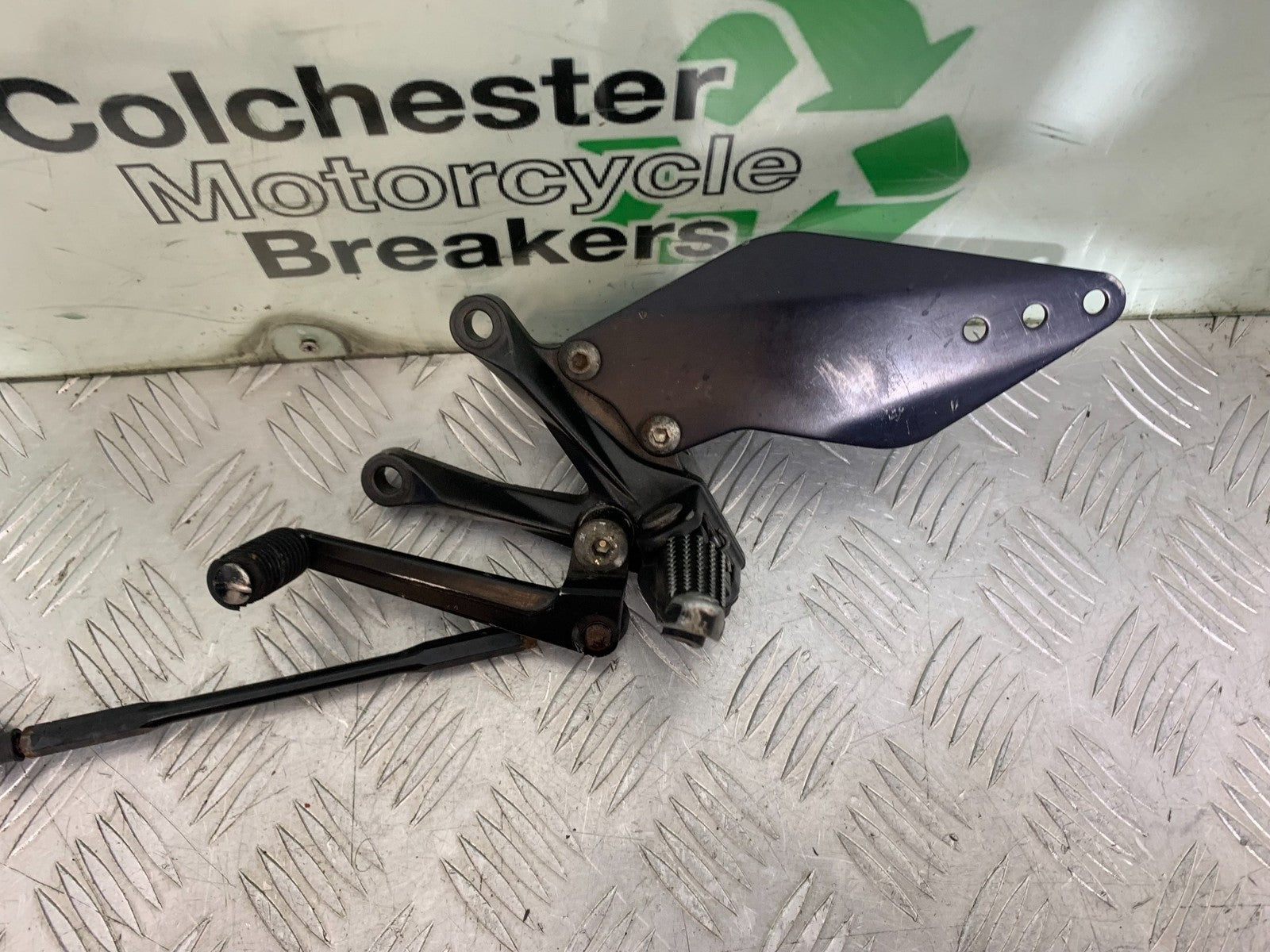 KAWASAKI ZX10R ZX10 R FRONT LEFT HANGER   2008-2010 (CMB1301)
