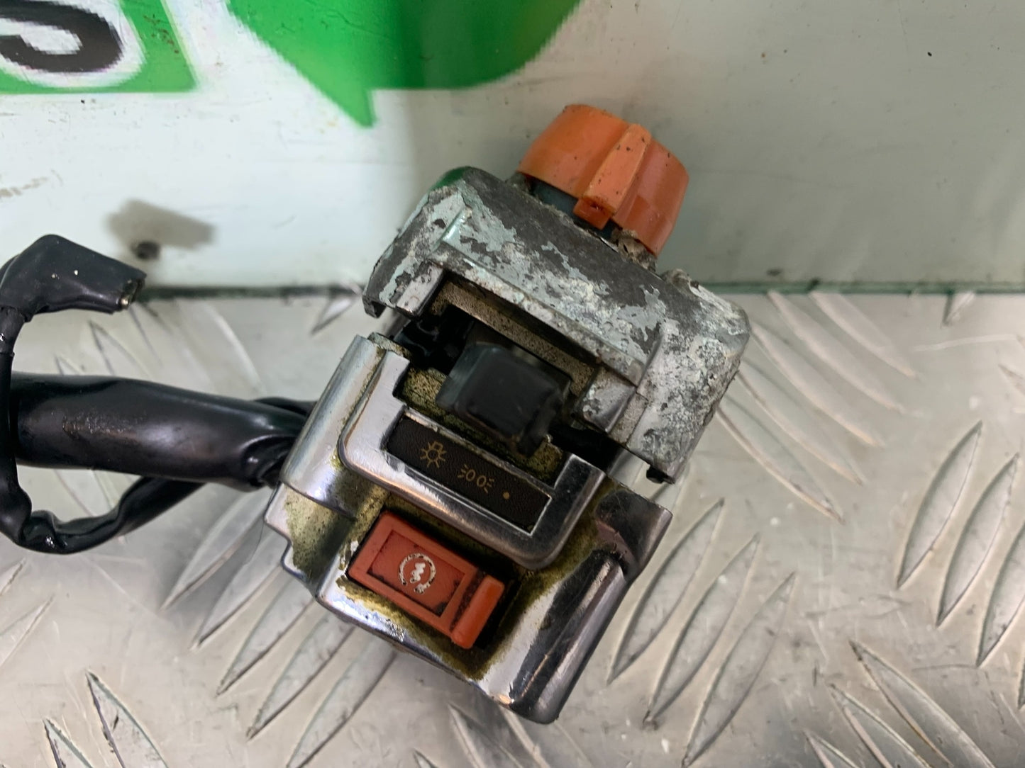 PIONEER XF250 RIGHT SWITCH GEAR   YEAR 2009 (CMB1143)