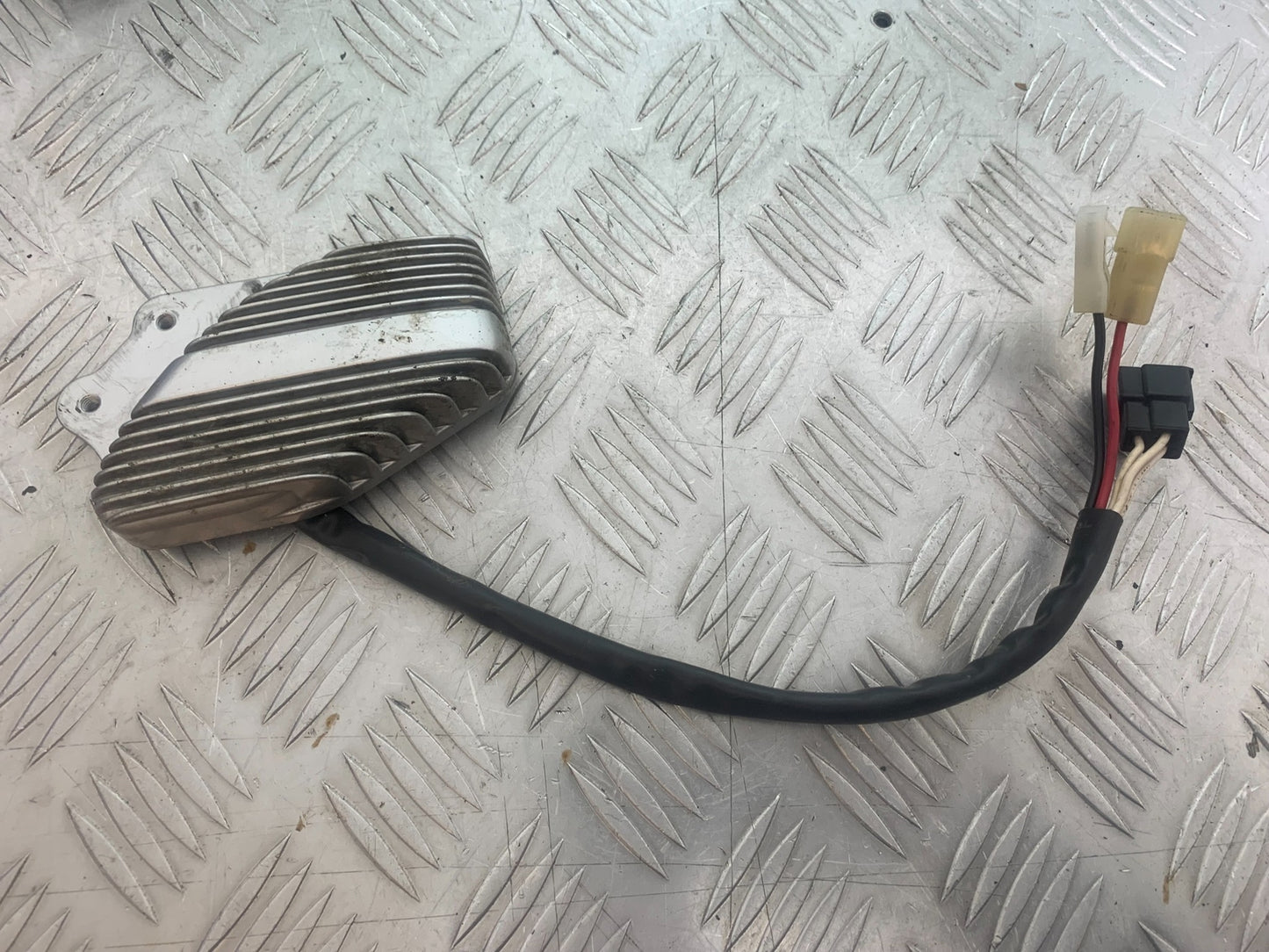 YAMAHA XV535 XV 535 VIRAGO REGULATOR  YEAR 1994-02 (CMB1139)