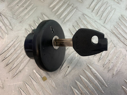 SUZUKI AN 200 UN 200 BURGMAN PETROL CAP AND KEY  YEAR 2007-09 (CMB1128)