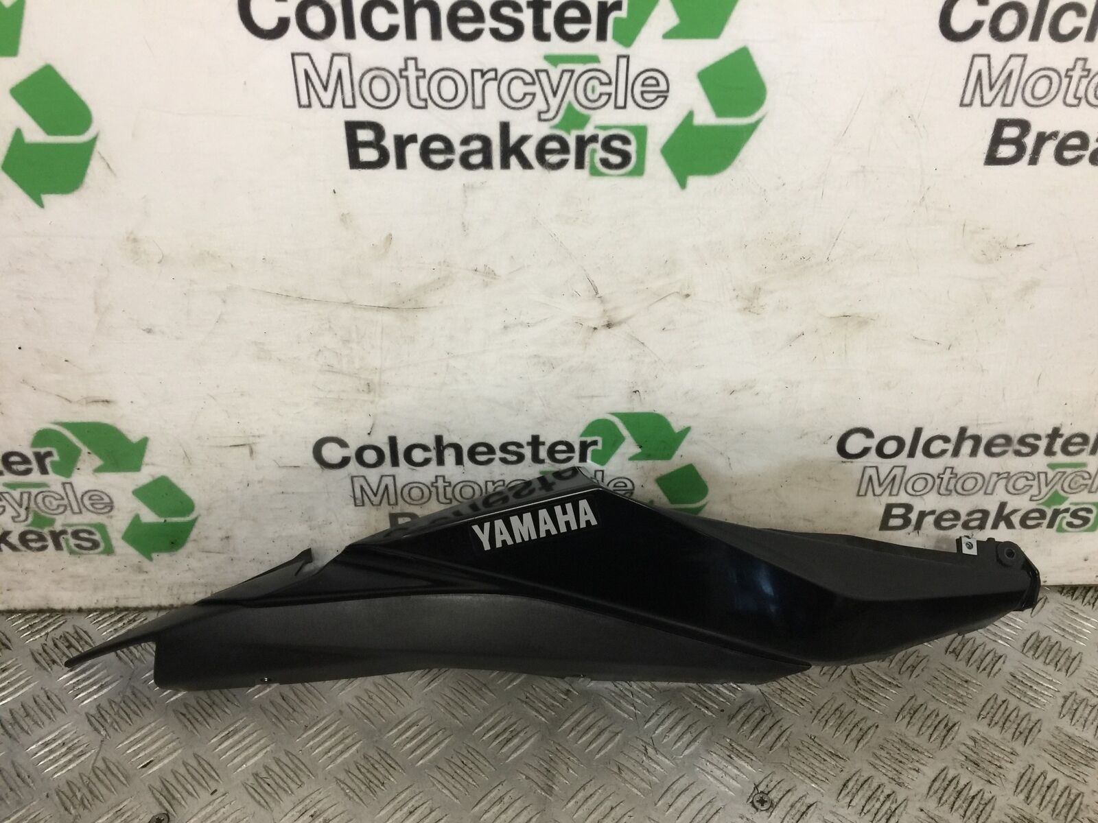 YAMAHA MT03 RIGHT SEAT PANEL   YEAR 2018  (STOCK 801)