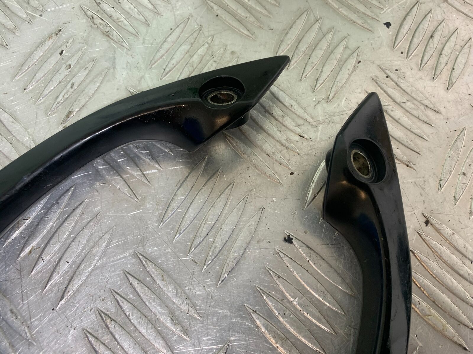 KAWASAKI Z750 ZR750 ZR-7S GRAB RAILS   YEAR 1999-05 (CMB1135)