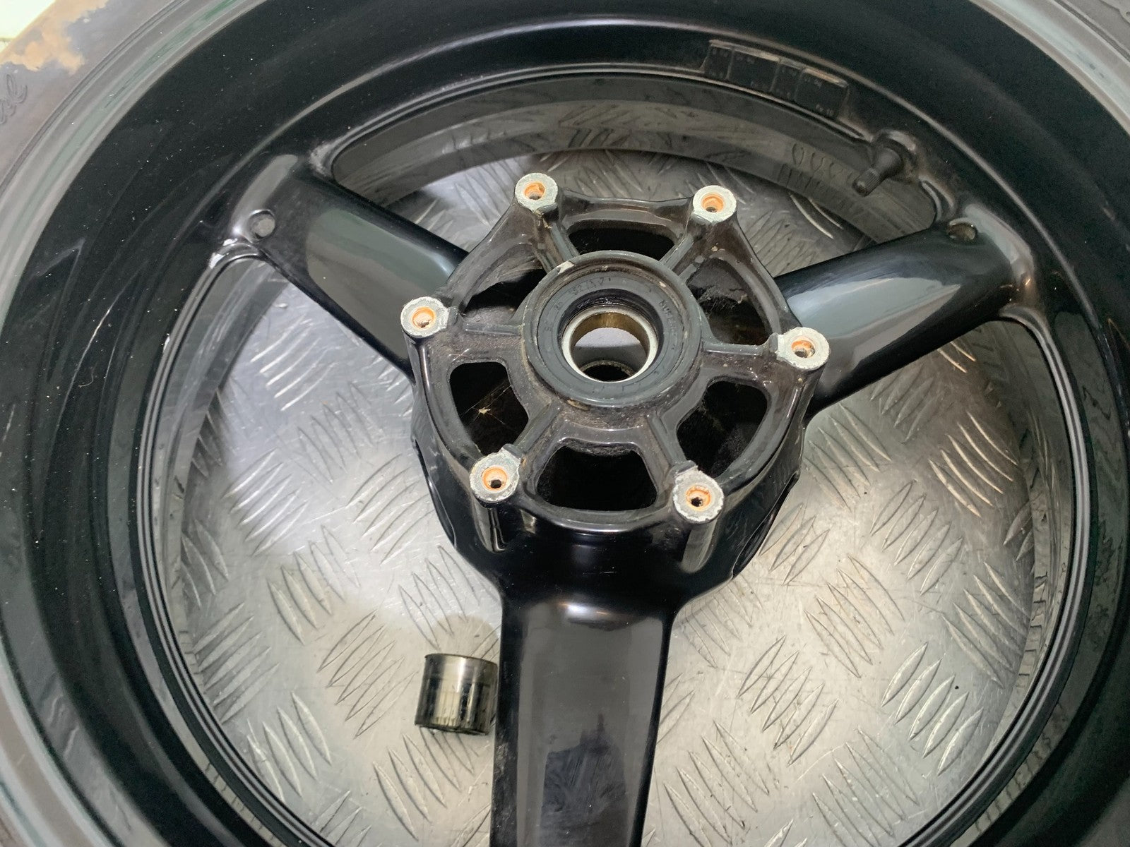 YAMAHA YZF R1 4XV REAR WHEEL YEAR 1998-99 (CMB1291)