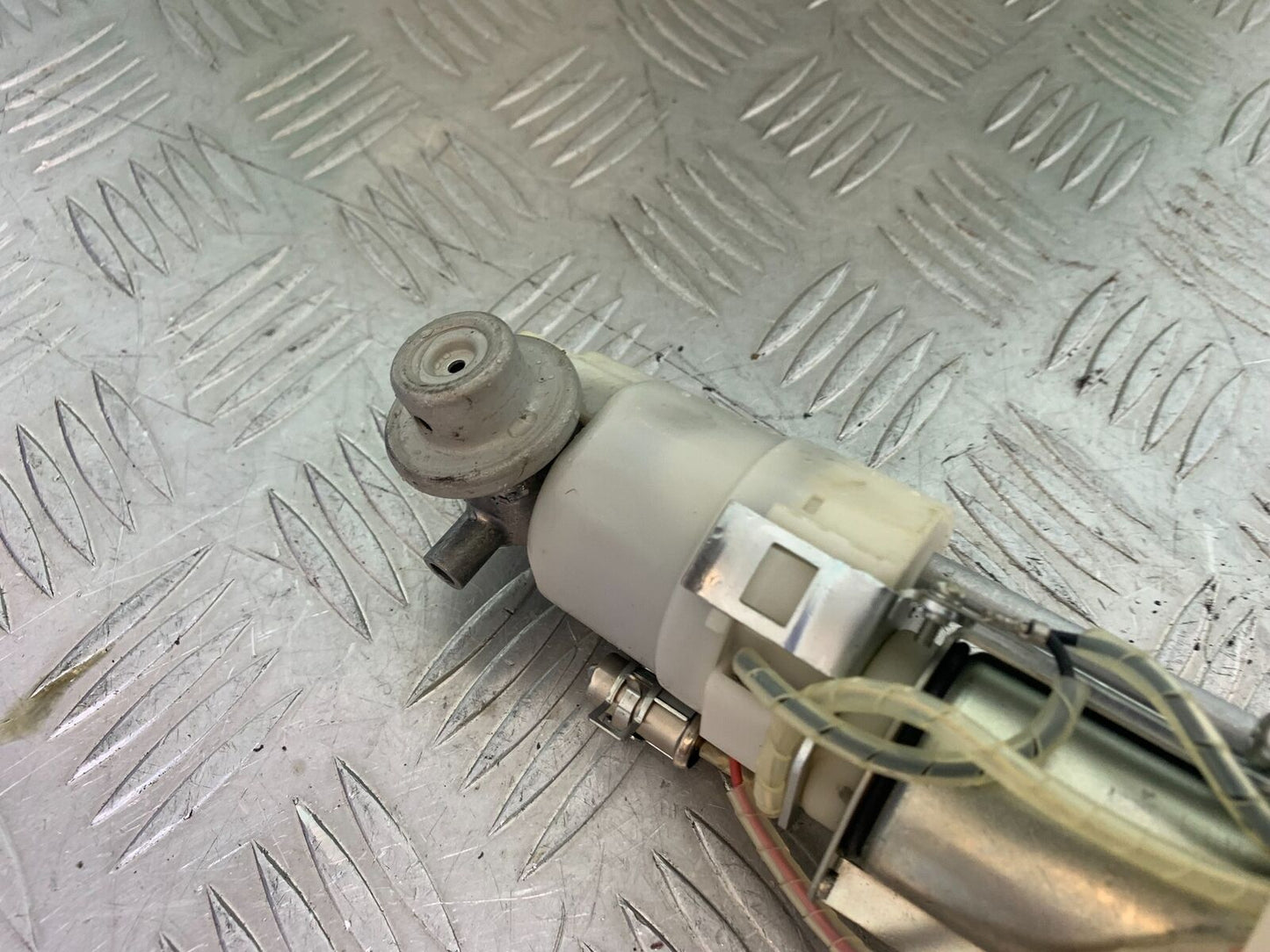 KTM 990 SUPERMOTO T PETROL PUMP YEAR 2010-2011  (CMB1127)