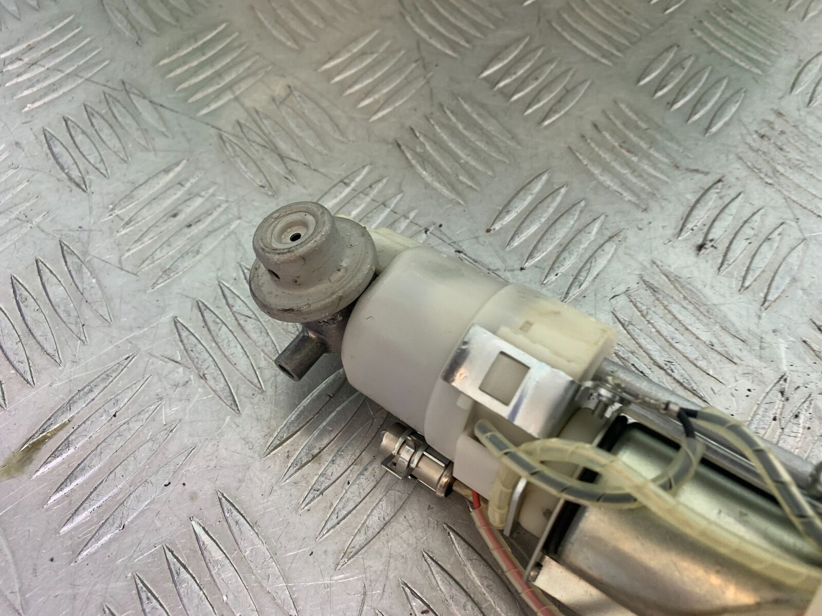 KTM 990 SUPERMOTO T PETROL PUMP YEAR 2010-2011  (CMB1127)