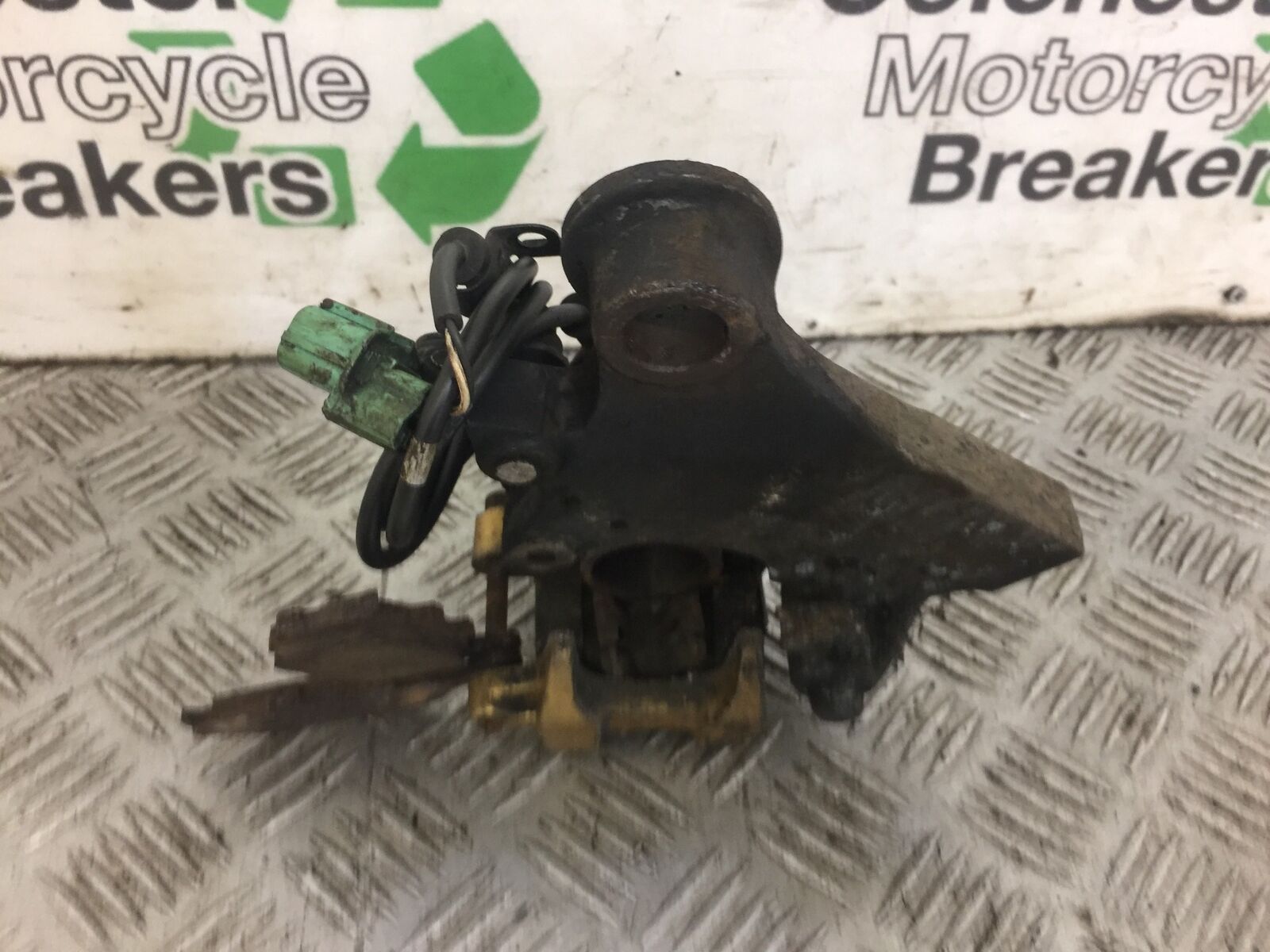 HONDA CBF500 CBF 500 REAR BRAKE CALIPER  YEAR 2004  (STOCK 585)