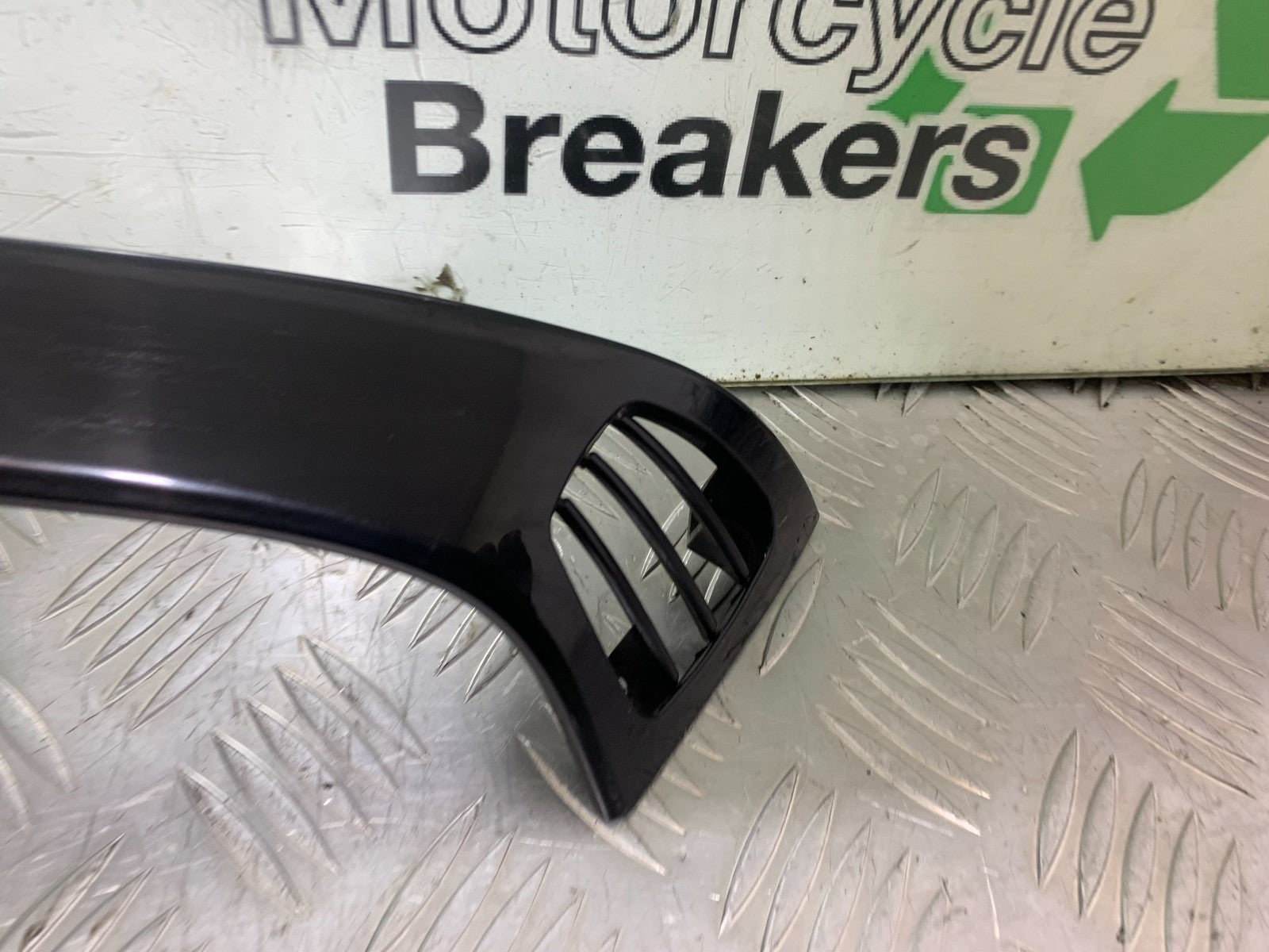 PIAGGIO VESPA LX50 LX S 50 SIDE INFILL TRIM    YEAR 2007-2016 (CMB1290)