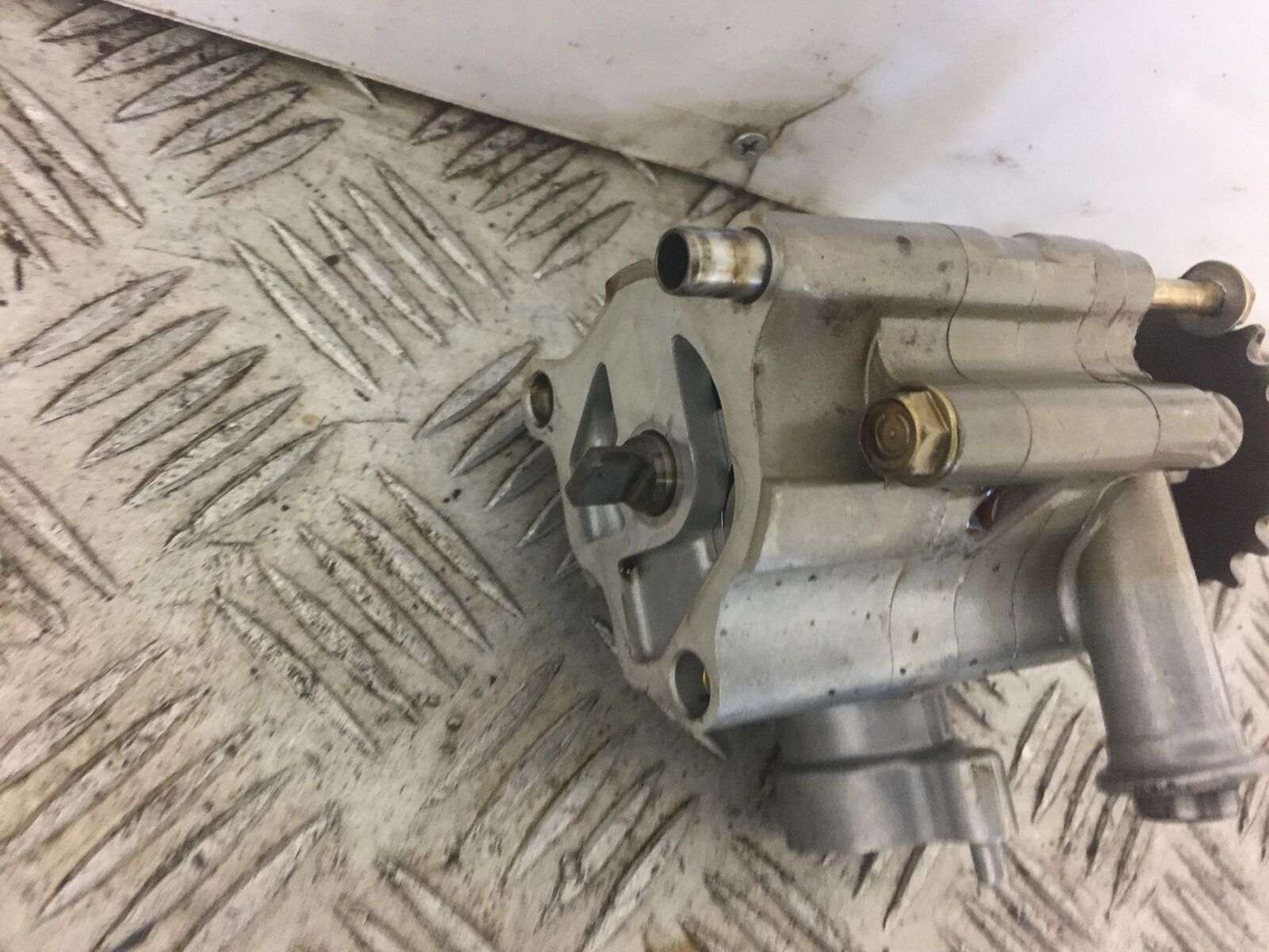 HONDA VFR800 VFR 800 V TEC OIL PUMP  YEAR 2003
