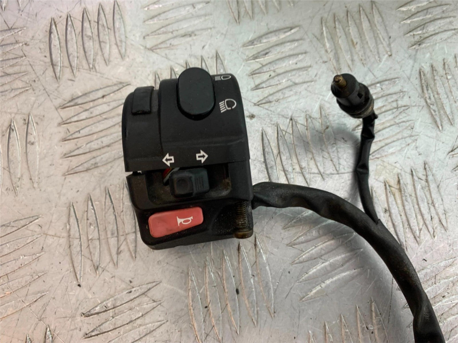 TRIUMPH 955I SPRINT RS LEFT SWITCH GEAR   YEAR 1999-03 (CMB1313)