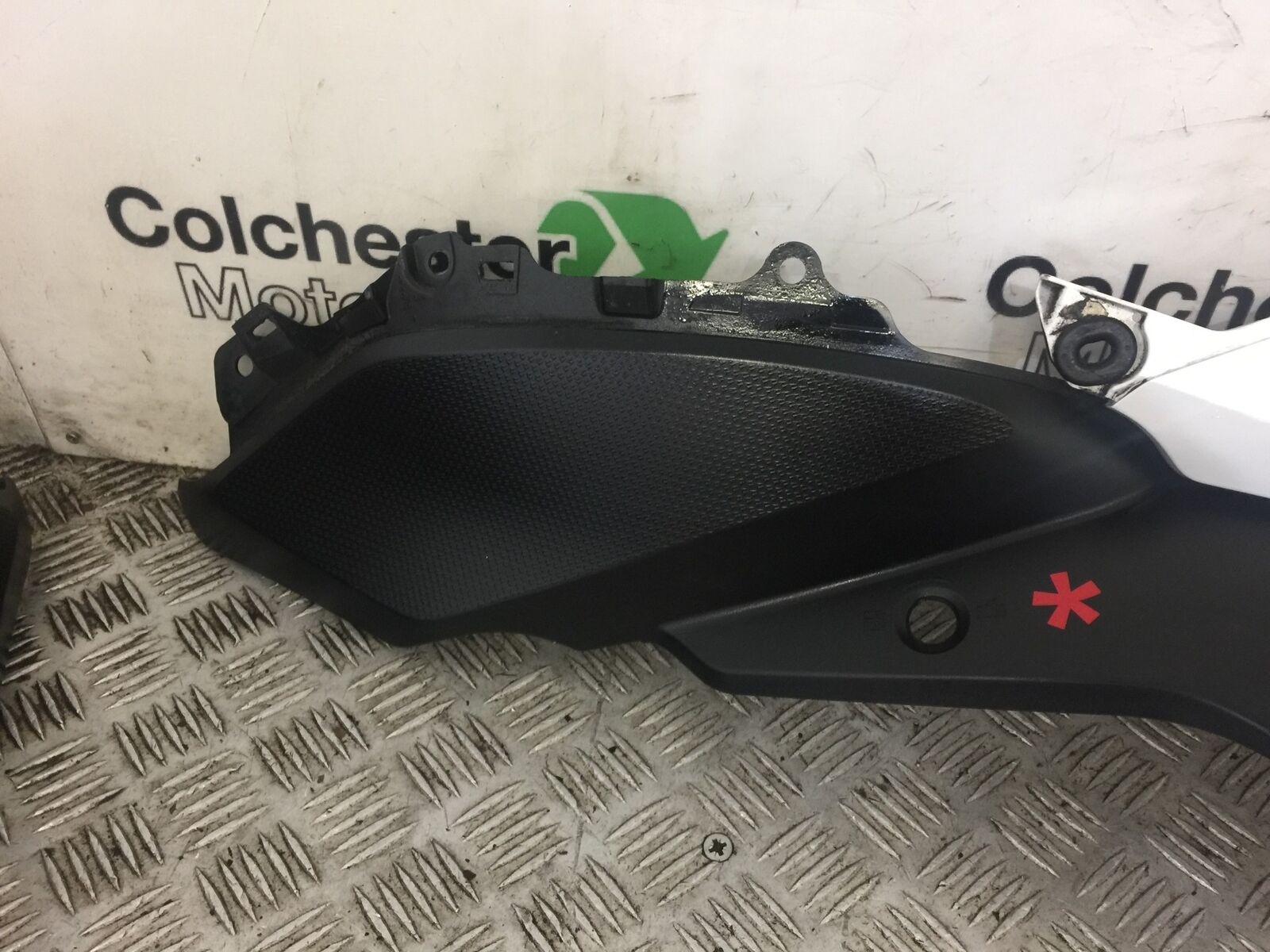 HONDA NC700 NC 700 LEFT SEAT PANEL   YEAR 2012 STOCK 437