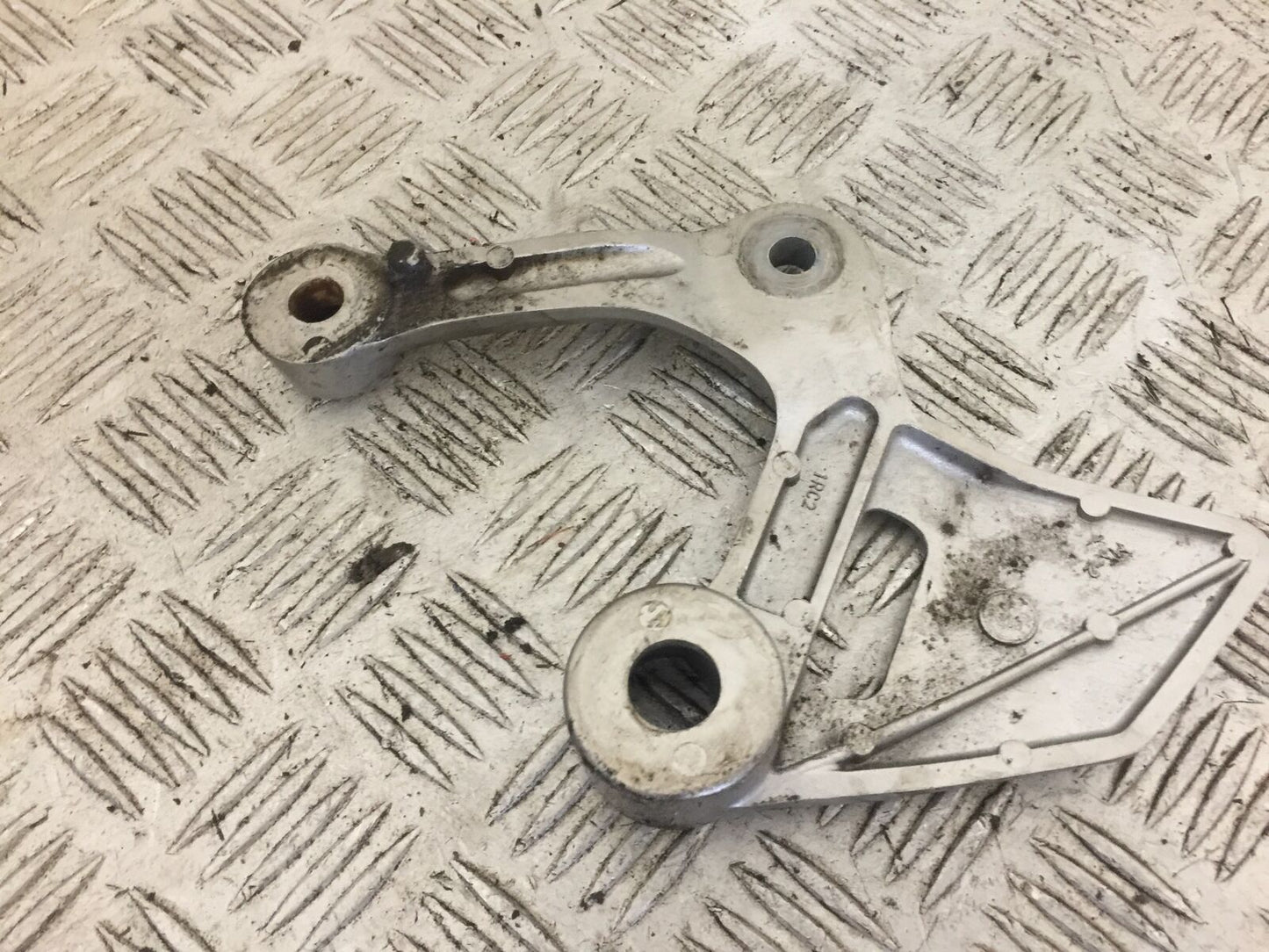 YAMAHA MT09 MT-09 FRONT LEFT HANGER YEAR 2019 (STOCK 730)
