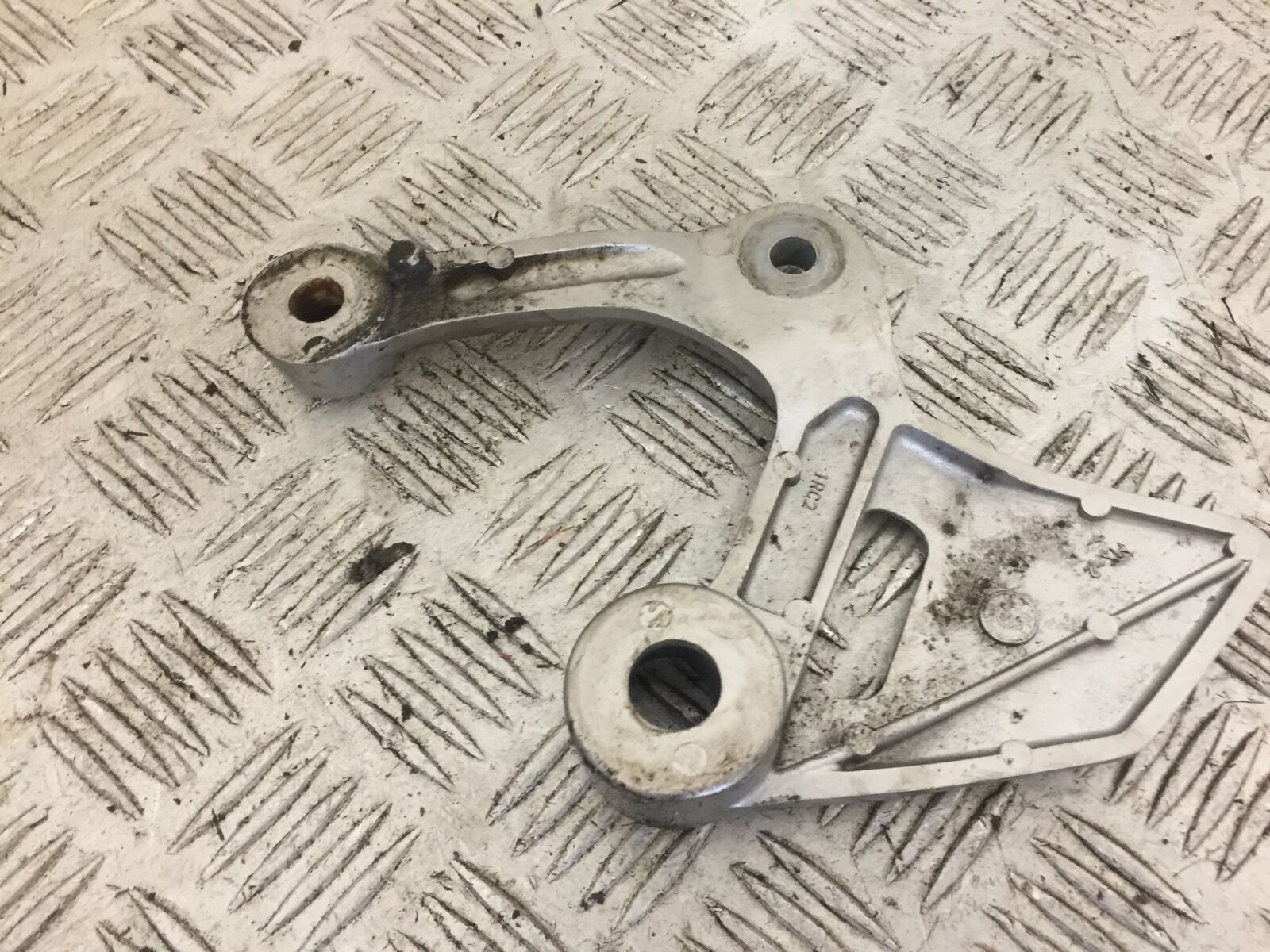 YAMAHA MT09 MT-09 FRONT LEFT HANGER YEAR 2019 (STOCK 730)