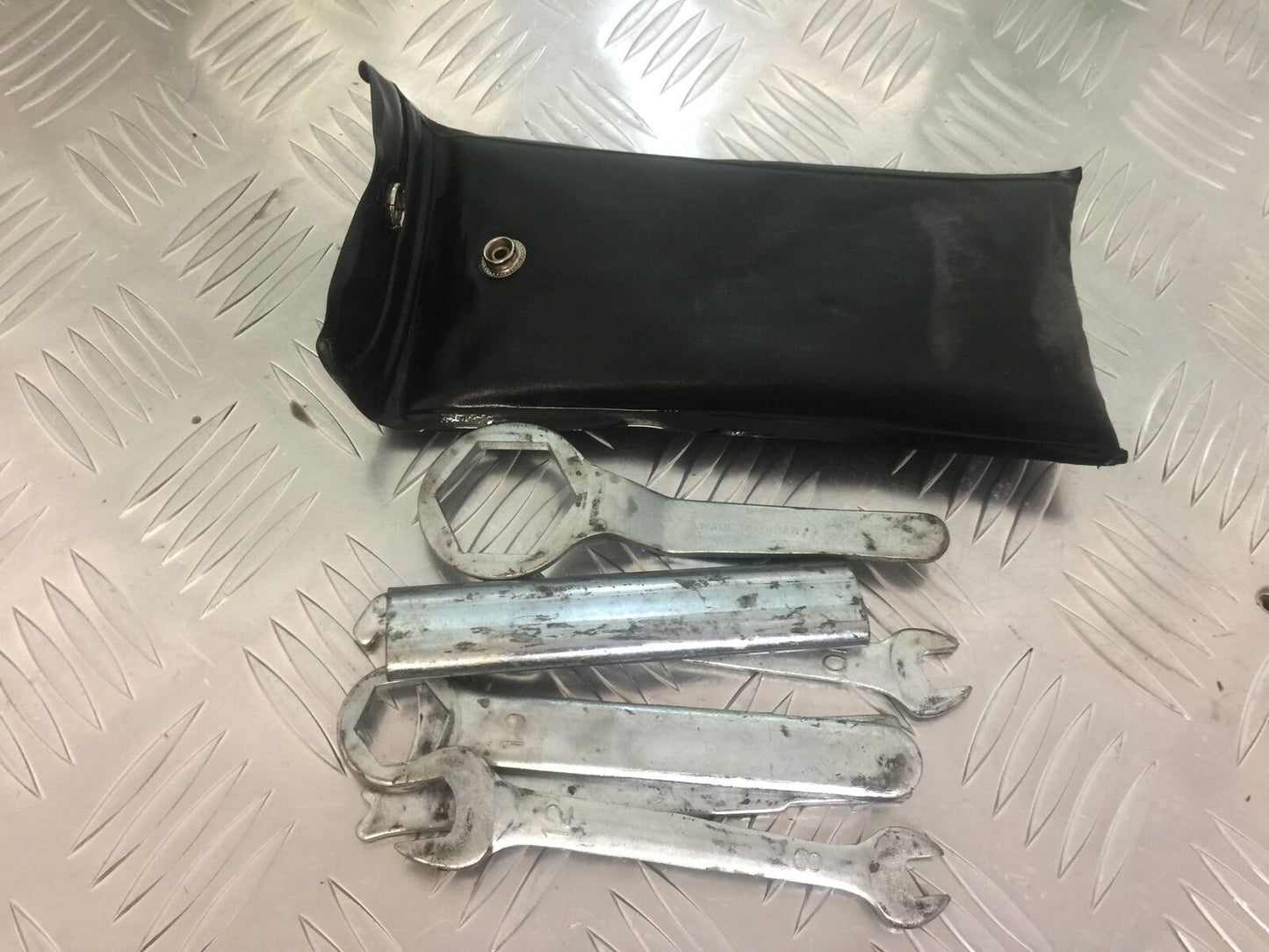 HONDA CBR1000 rr FIREBLADE TOOL KIT  2008-2011 (STOCK 930)
