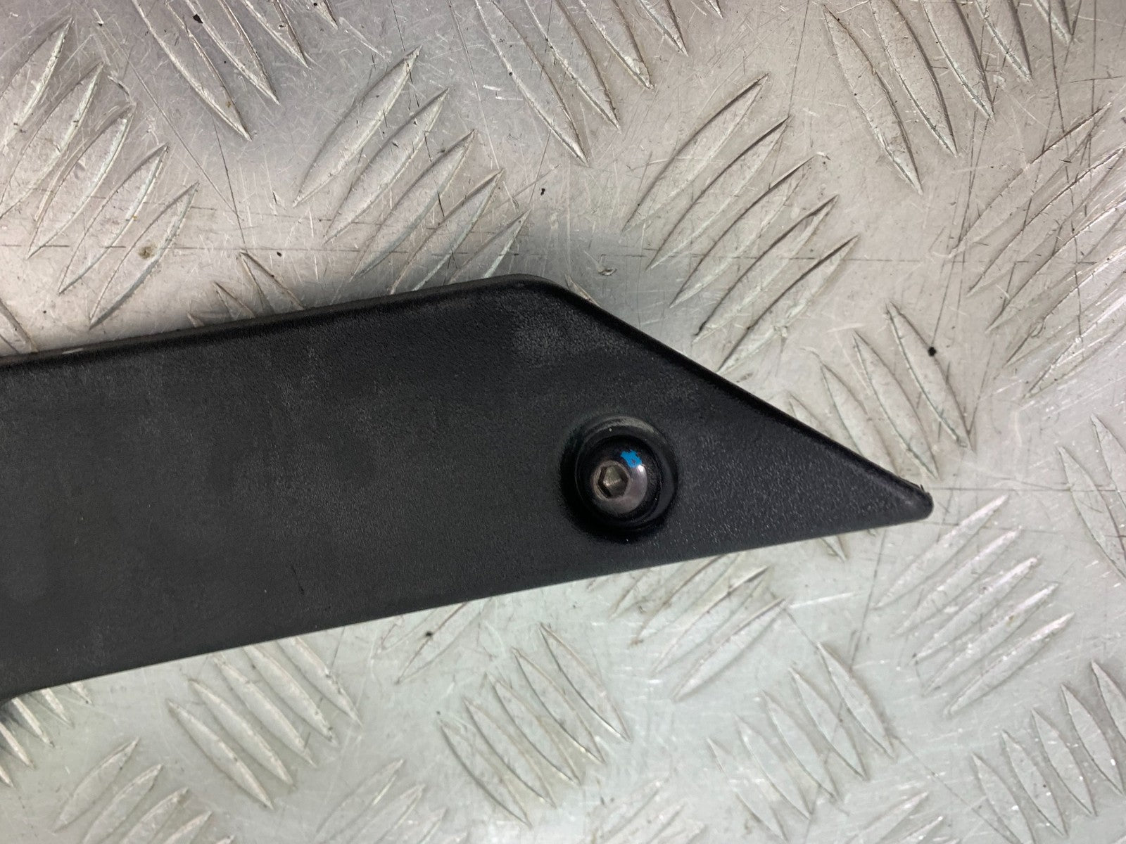 TRIUMPH 955i DAYTONA INFILL PANEL YEAR 2002-2006 (CMB1229)