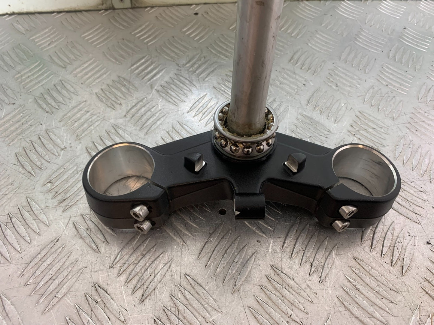 TRIUMPH TRIDENT 660 BOTTOM YOKE  YEAR 2021-2024 (CMB1295)