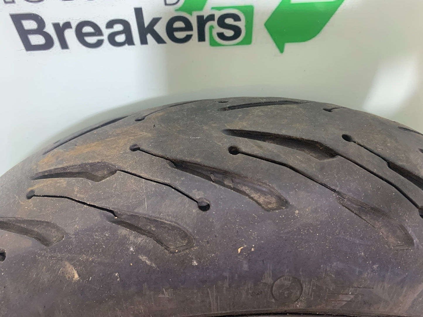 YAMAHA YZF1000 THUNDERACE REAR WHEEL (GOOD TYRE) YEAR 1997-2000 (CMB1204)