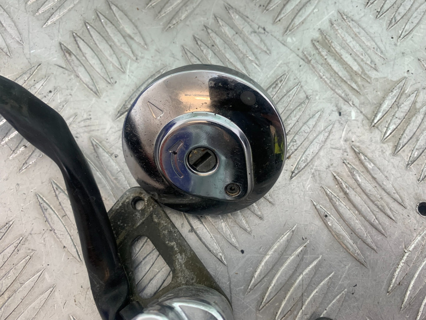 HONDA VTX1300 S-6  LOCKS AND KEY  YEAR 2004-09 (CMB1159)