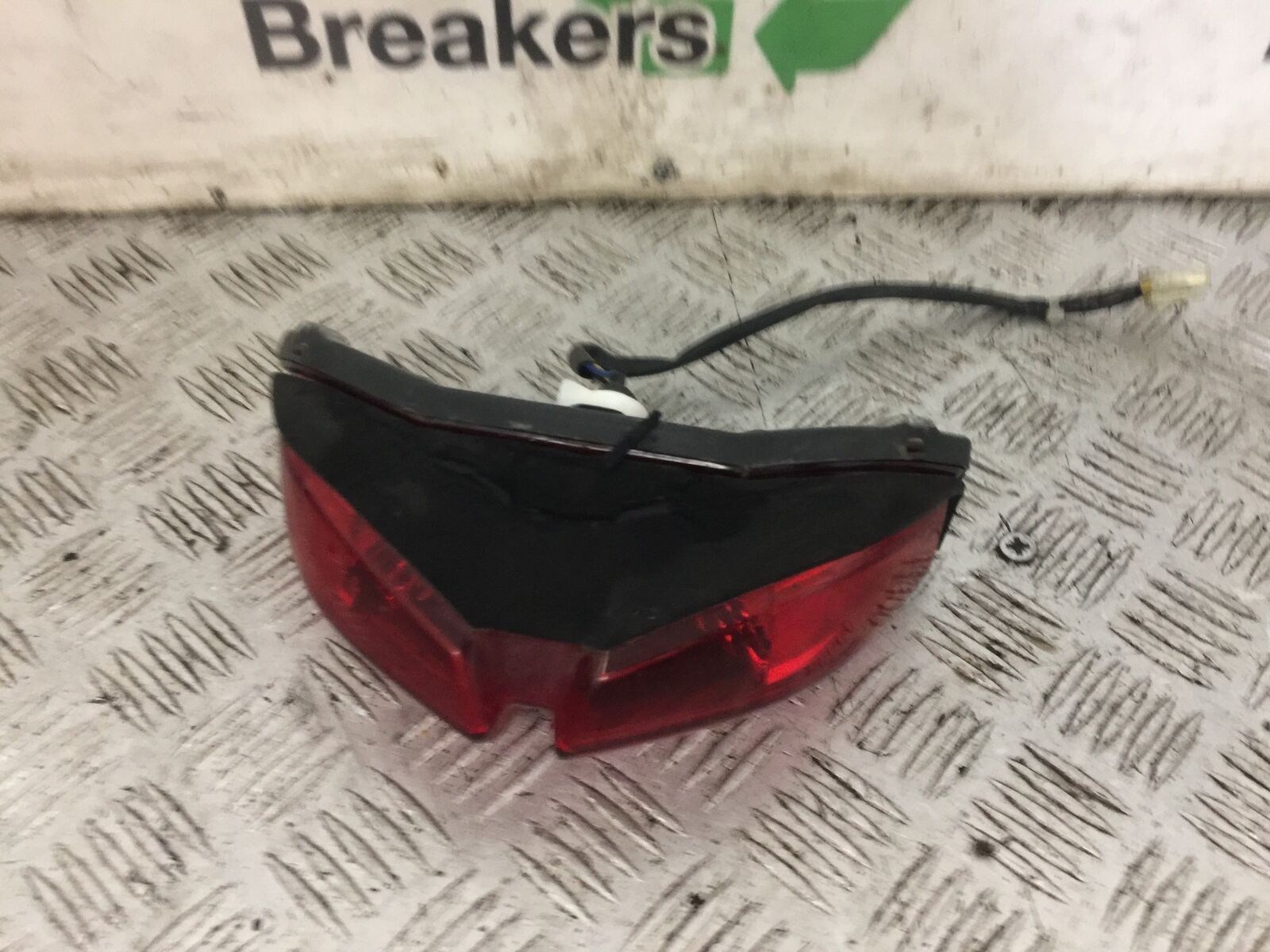 YAMAHA FZ1-N REAR LIGHT  YEAR 2006-2012  (STOCK 787)