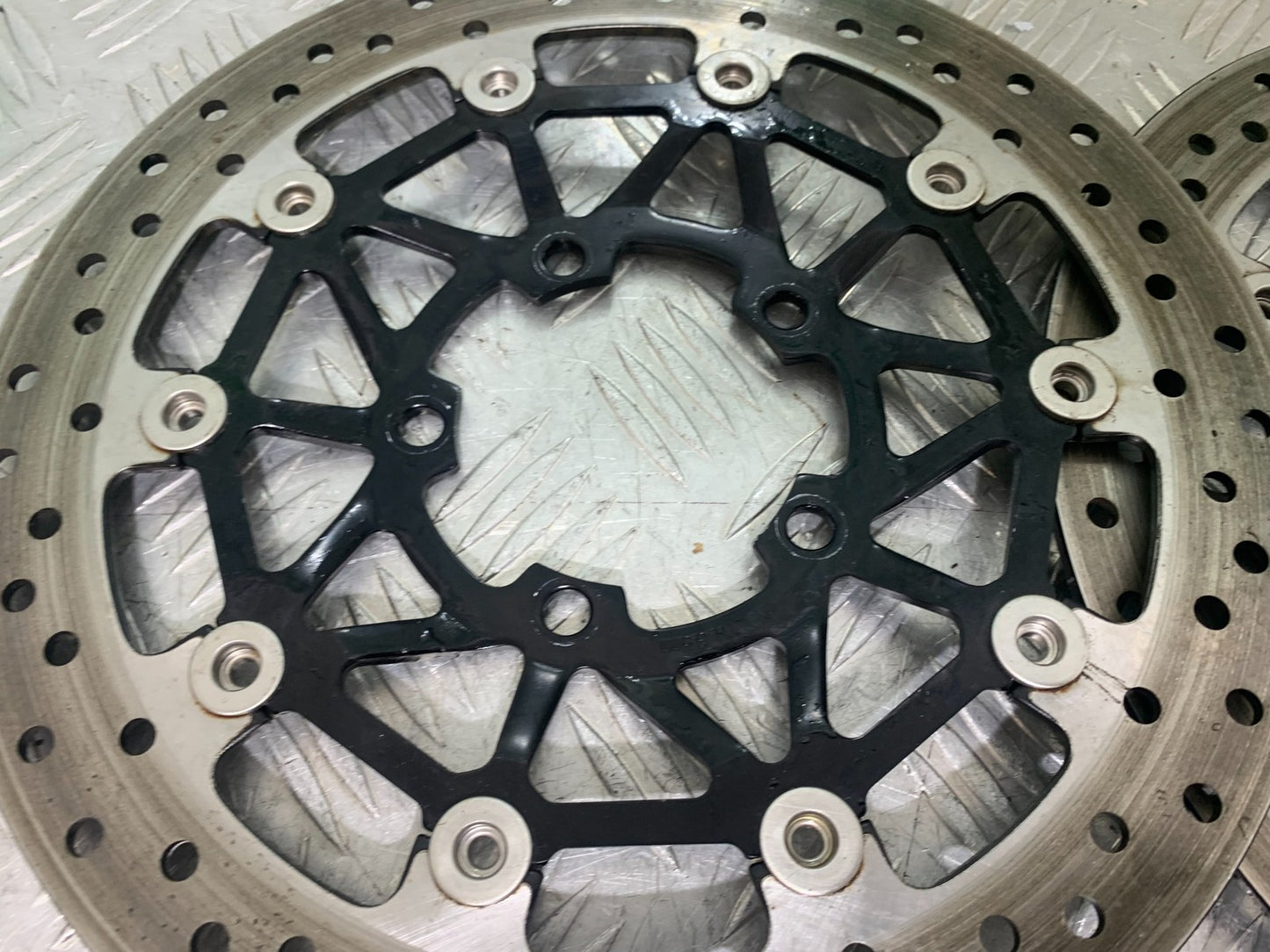 TRIUMPH 675 STREET TRIPLE R FRONT BRAKE DISCS  YEAR 2013 - 2016 (CMB1221)
