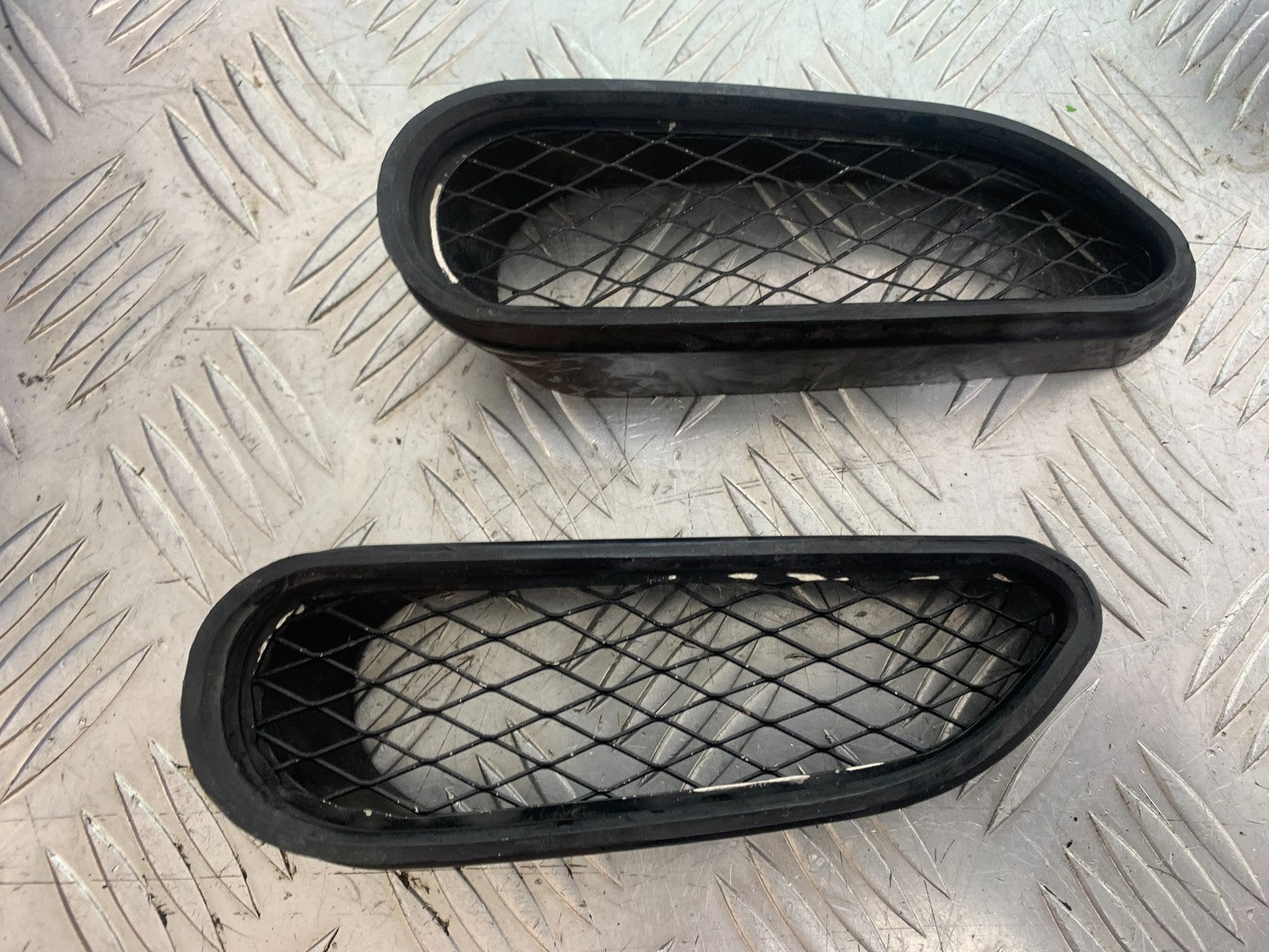 KAWASAKI ZX9R ZX9 E1 AIR INTAKE GRILLS   YEAR 2000-01 (CMB1171)