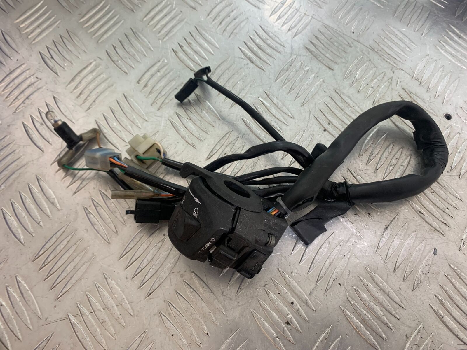 HONDA CB600 CB 600 HORNET LEFT SWITCH GEAR   YEAR 1998 -2002 (CMB1126)