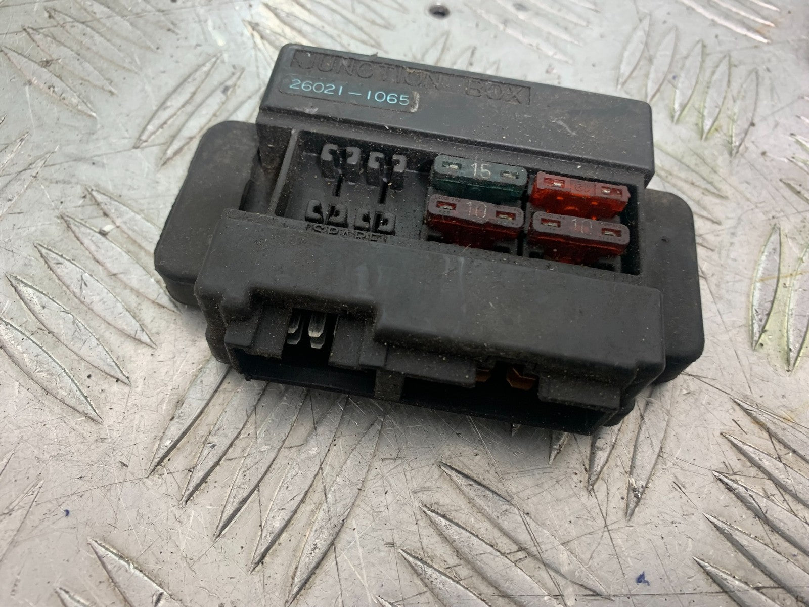 KAWASAKI GPX 750 GPX 750 FUSE BOX  YEAR 1990