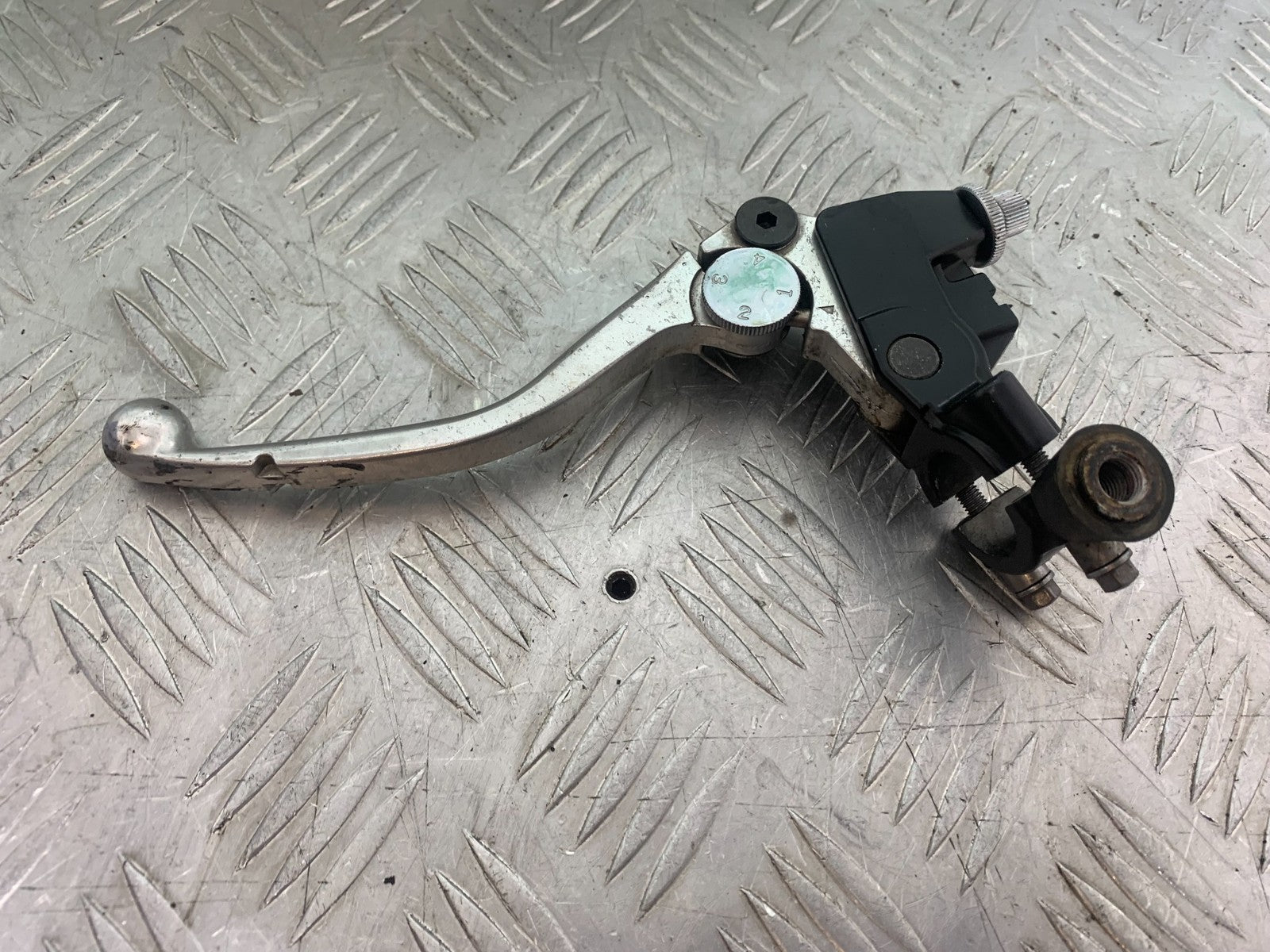 TRIUMPH 675 STREET TRIPLE CLUTCH LEVER AND BRACKET   2013-2016 (CMB1186)