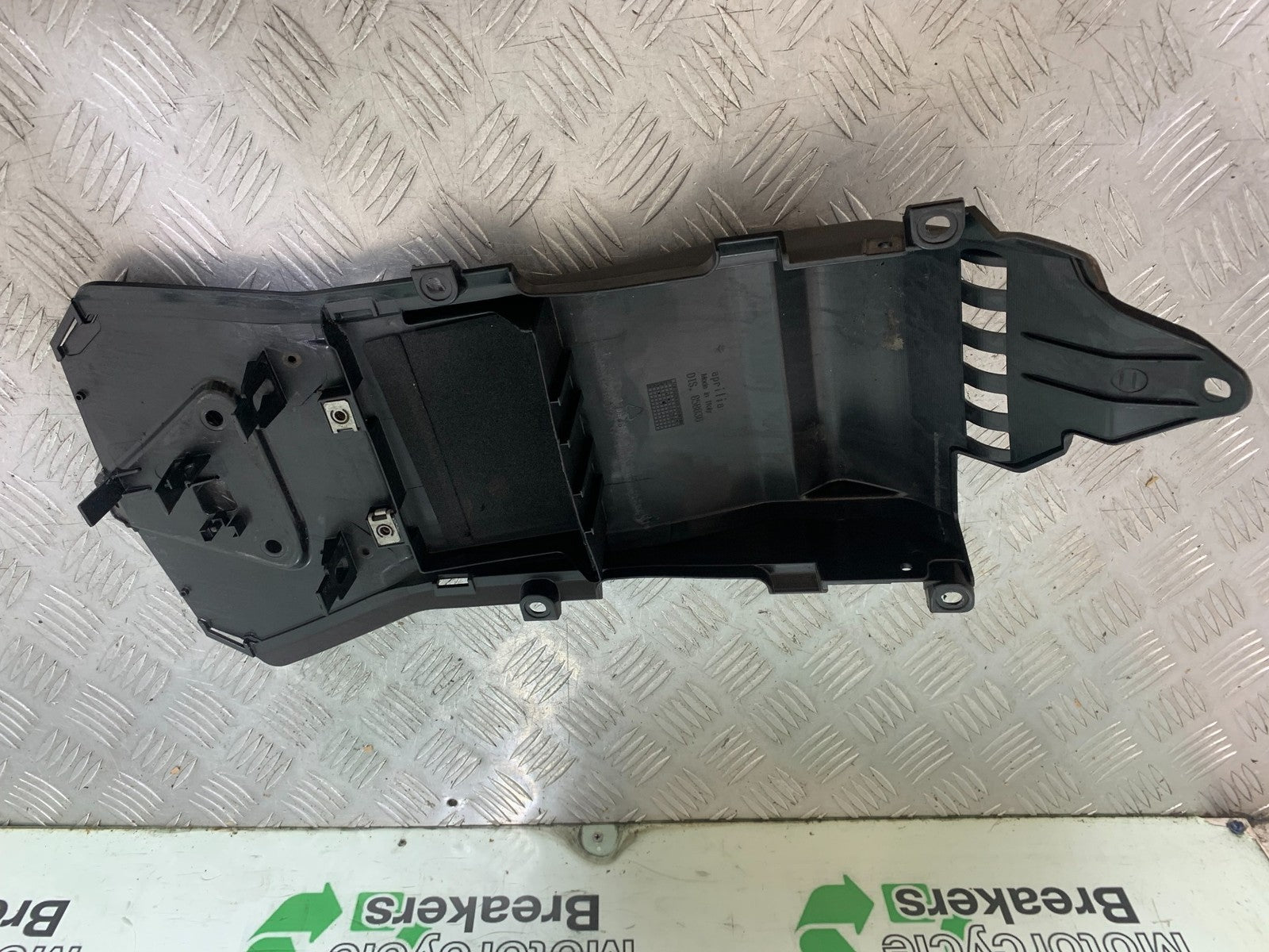 APRILIA TUONO 1000 V4R UNDERTRAY YEAR 2011-13  (CMB1316)