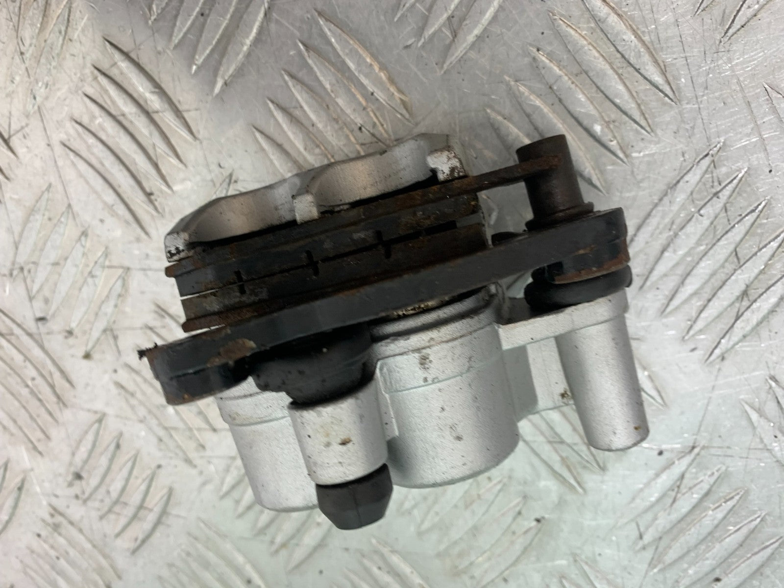 QINGQI QM125 GY-2B FRONT BRAKE CALIPER YEAR 2016 (CMB1228)